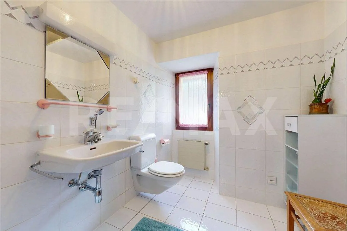 Spacious Mountain Apartment - Photo 10 of 13