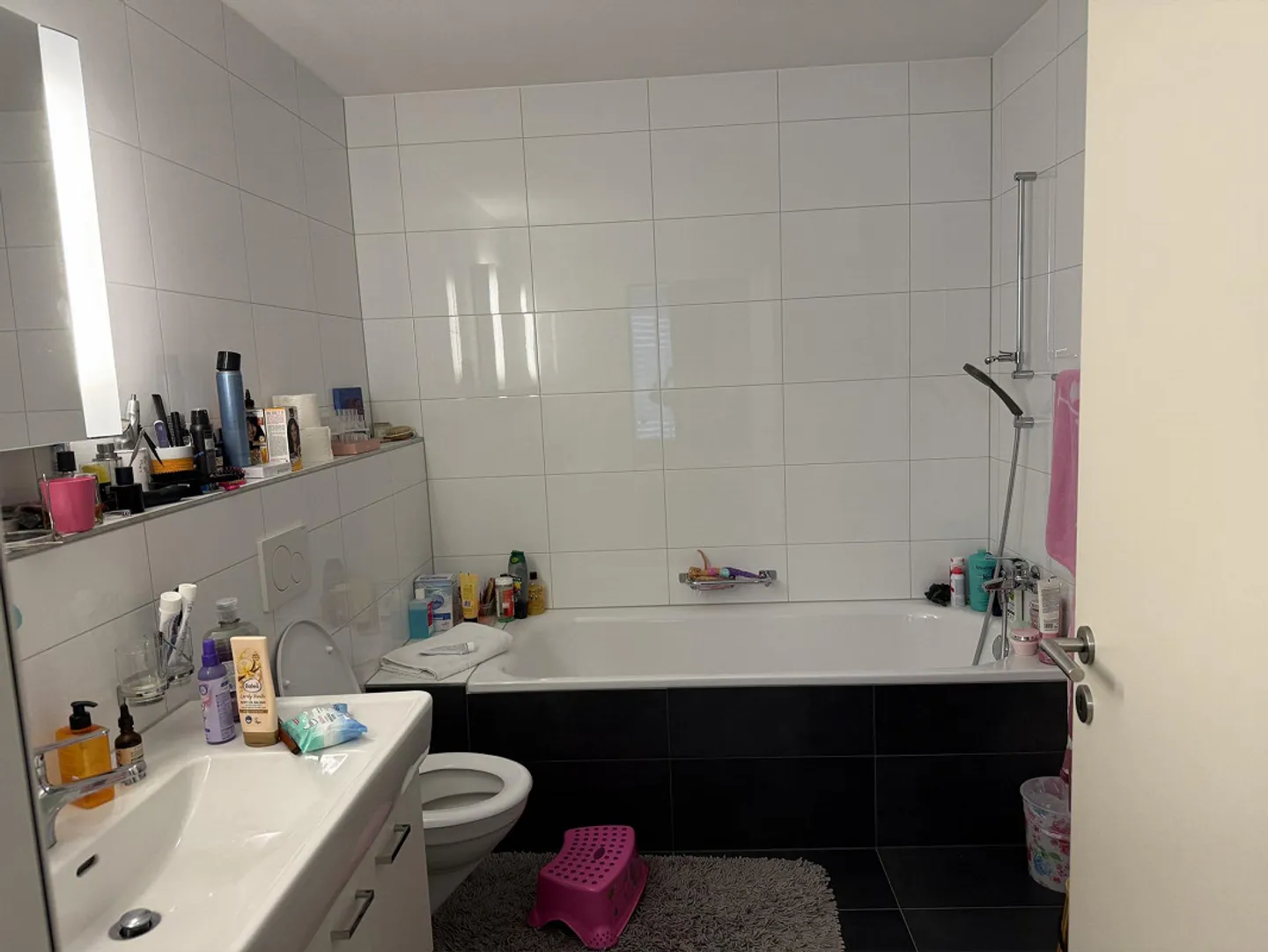 Living with Style & Comfort – Spacious 4.5-Room Apartment with Balcony - Photo 4 of 8