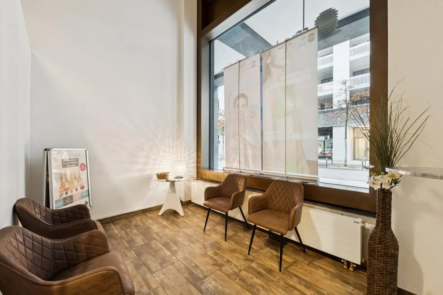 Attractive and well-frequented commercial space for your business - Photo 2 of 9