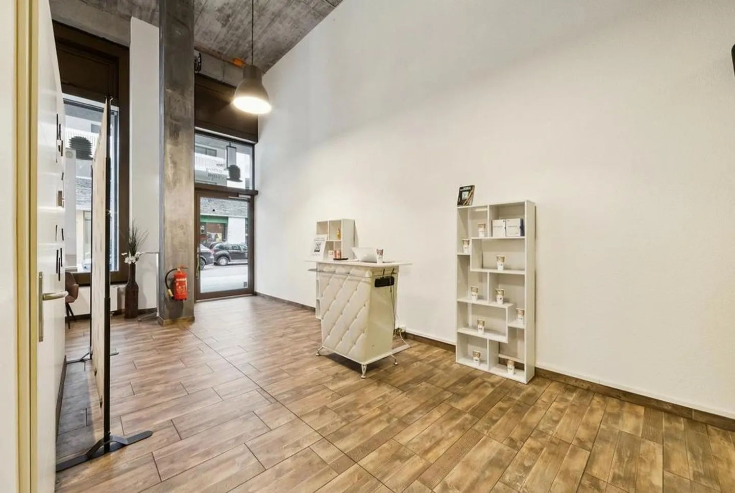 Attractive and well-frequented commercial space for your business - Photo 3 of 9