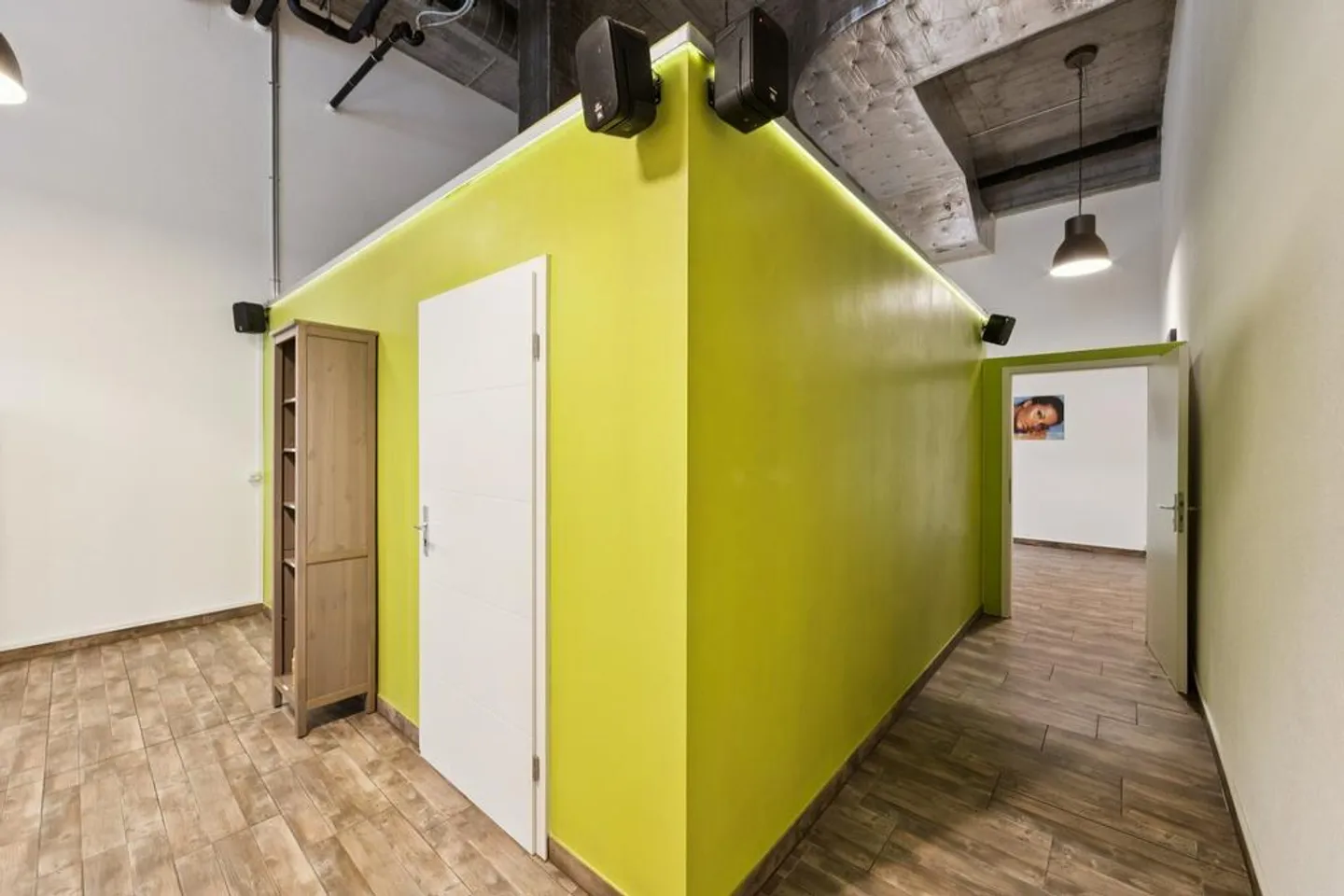 Attractive and well-frequented commercial space for your business - Photo 4 of 9