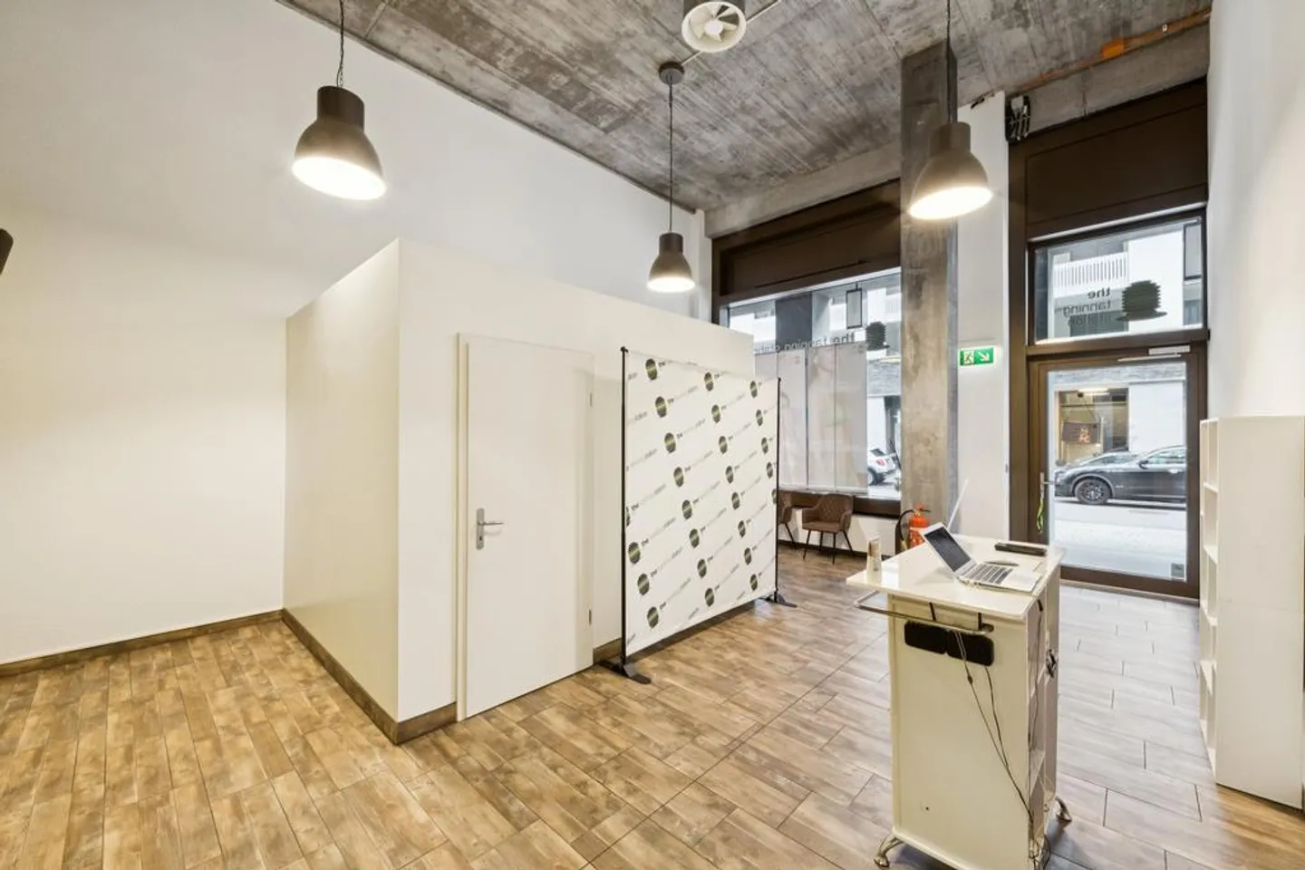 Attractive and well-frequented commercial space for your business - Photo 6 of 9