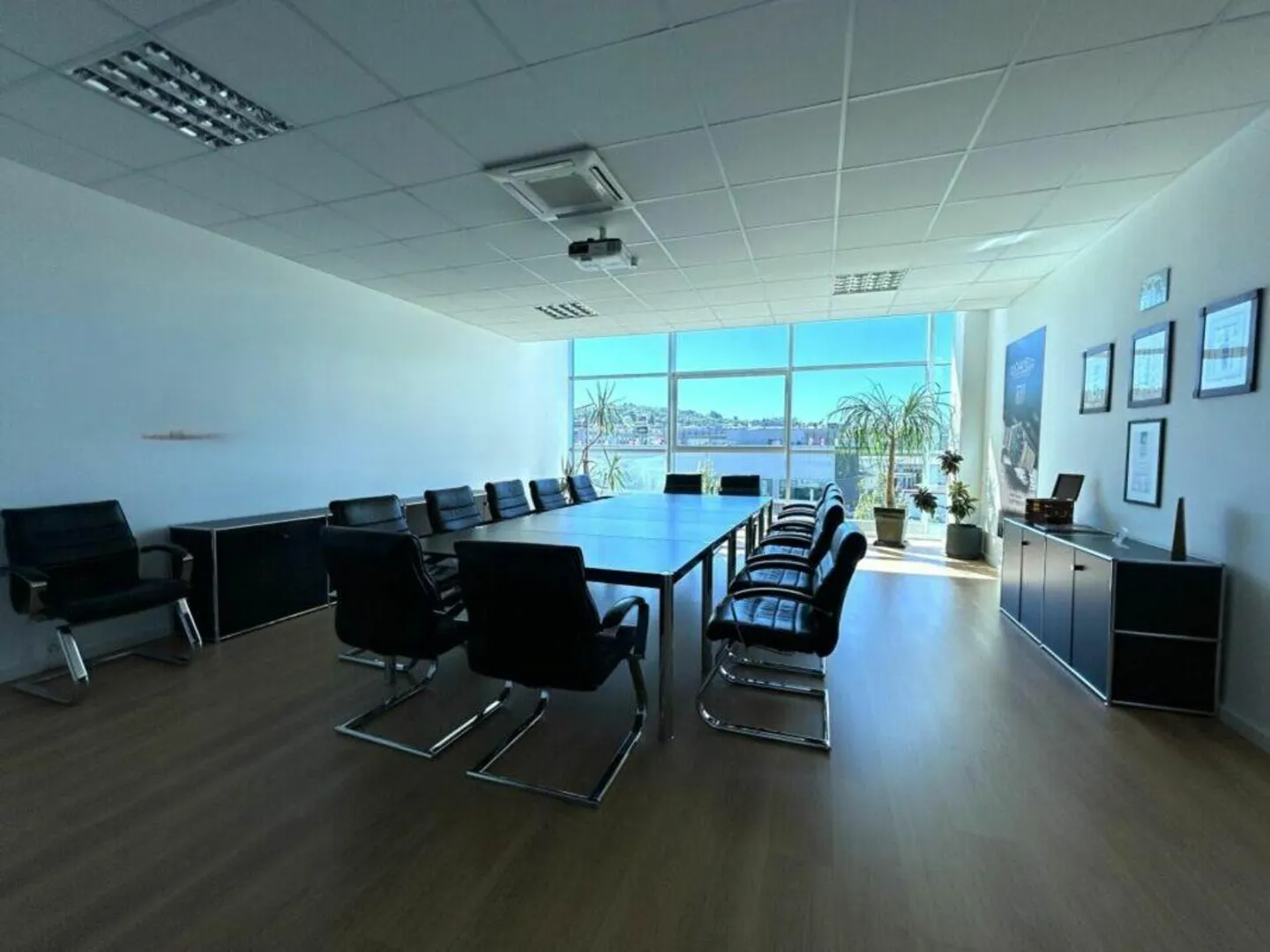 Office, laboratory, storage spaces, etc. - Photo 3 of 8