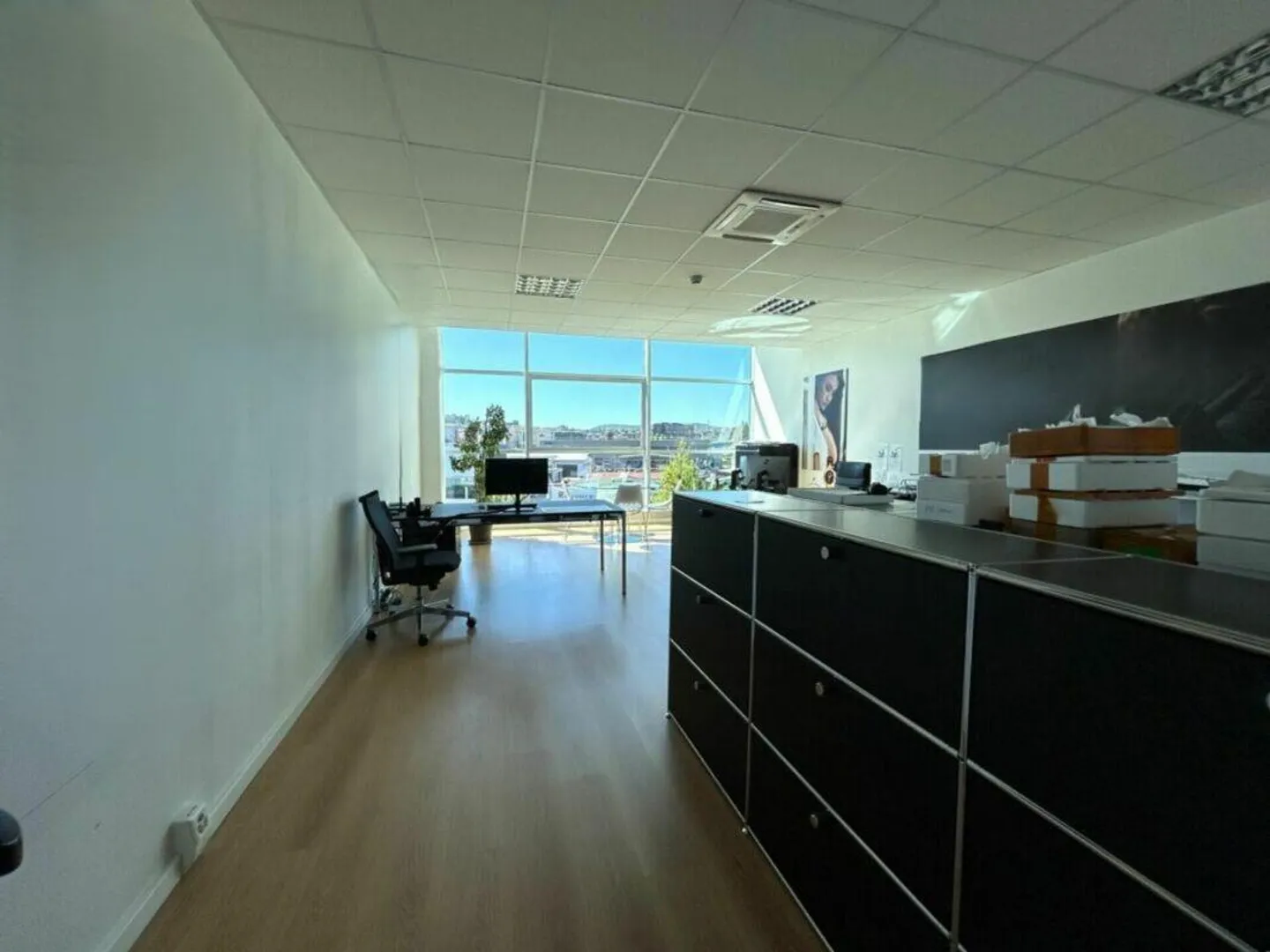 Office, laboratory, storage spaces, etc. - Photo 4 of 8