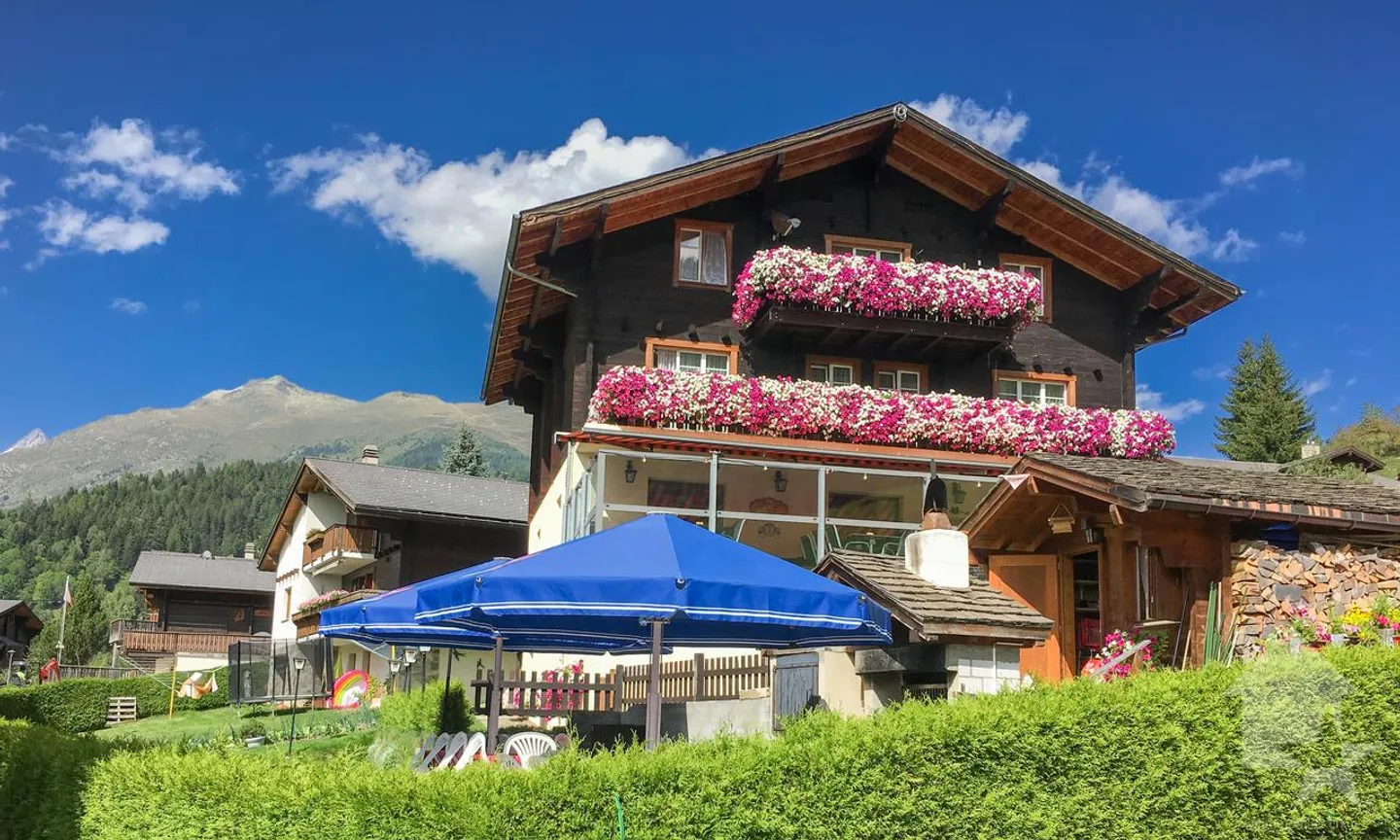 Edificio residenziale perfettamente mantenuto per uso flessibile - Foto 2 di 21