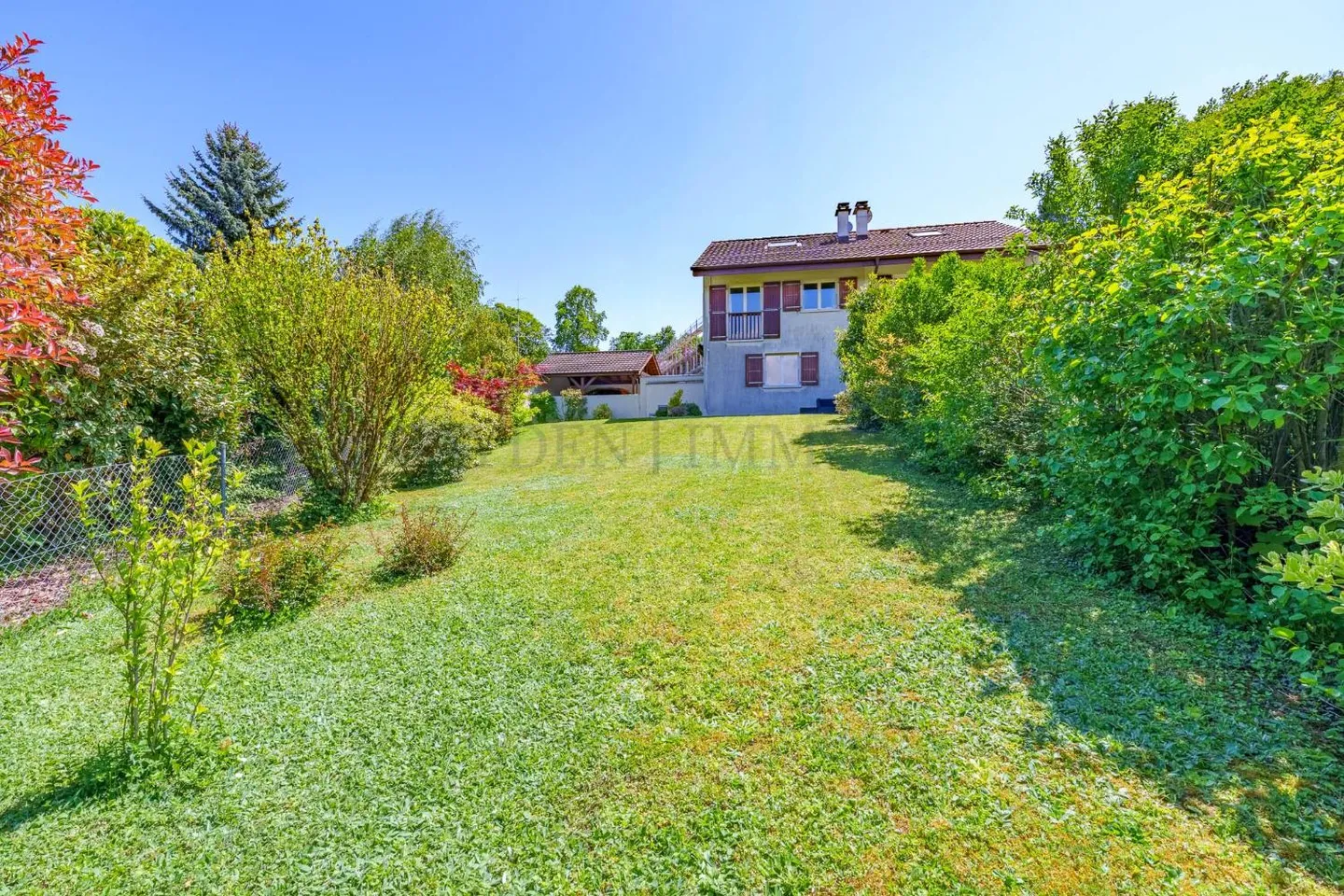 7-room House - Photo 1 of 10