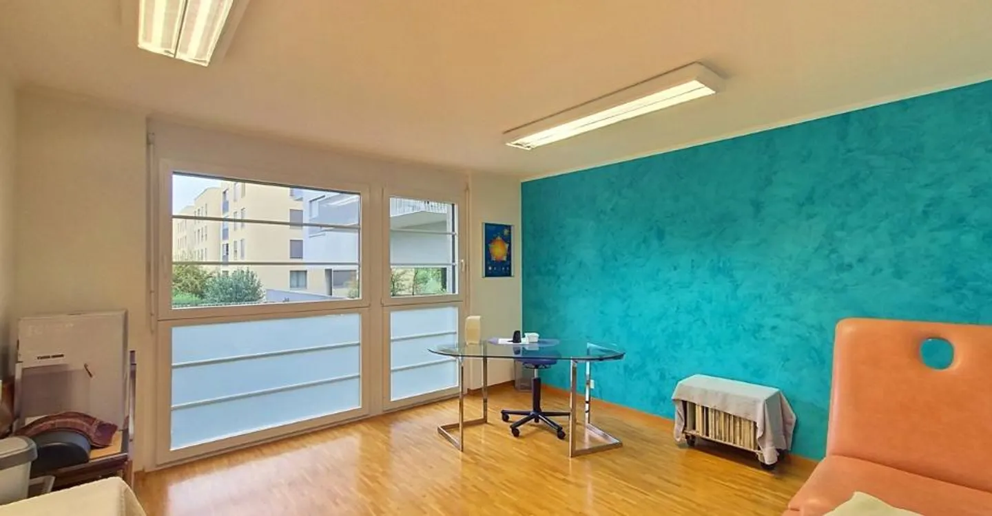 Beautiful administrative space ideally located - Photo 2 of 5