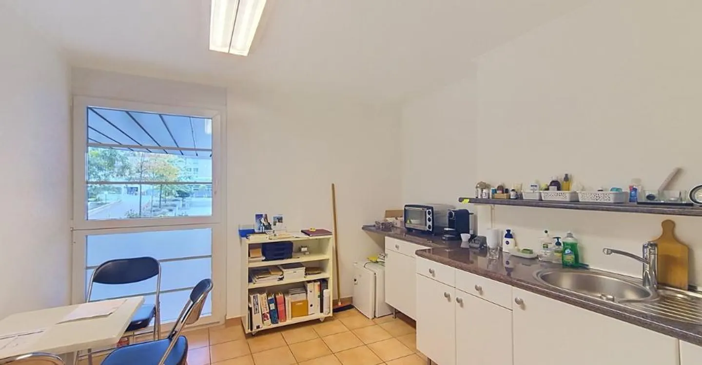 Beautiful administrative space ideally located - Photo 4 of 5