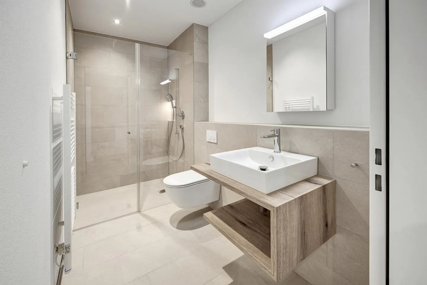 Modernes Apartment mit atemberaubendem Blick - Foto 12 von 17