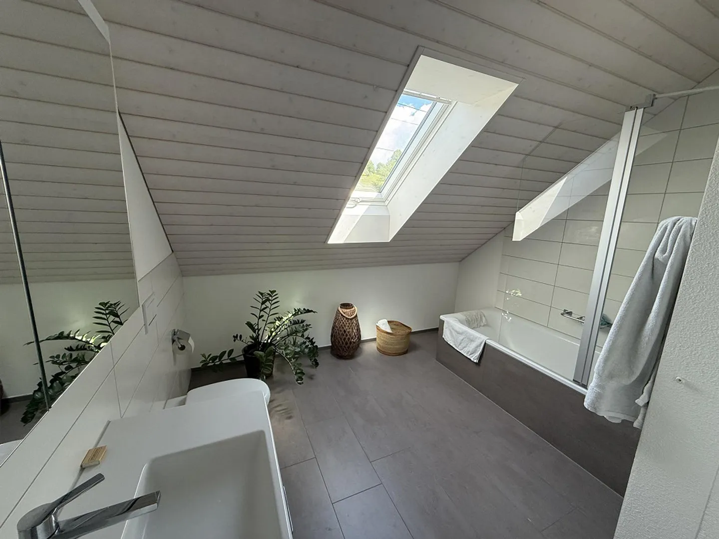 Charmante 2½-Zimmer-Penthouse - Foto 2 von 5