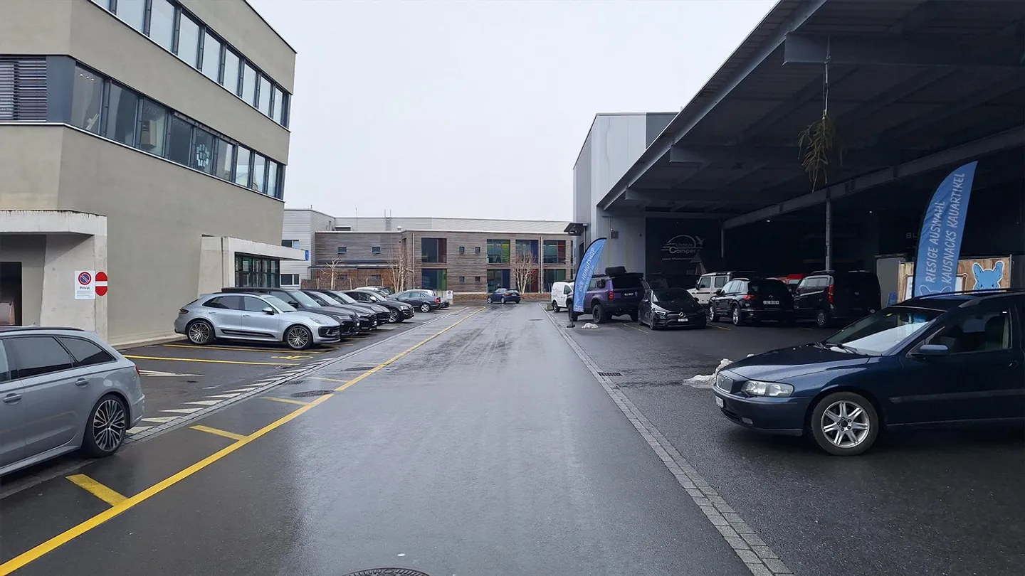 Spazio commerciale attraente di 300m2, posizione privilegiata, grande tettoia (225m2) - Foto 7 di 7