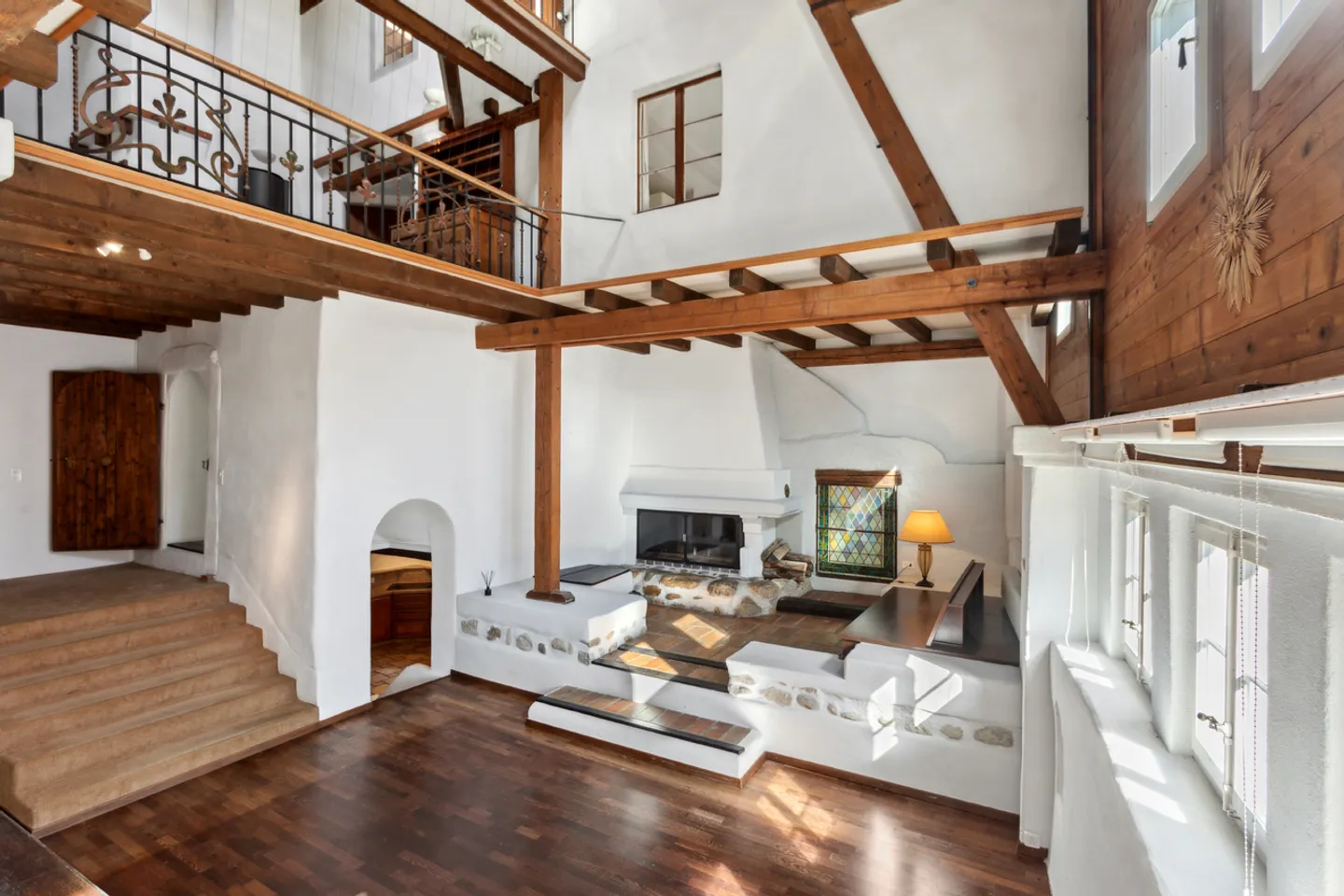 Former art gallery transformed into a spectacular and unique house - Photo 3 of 18