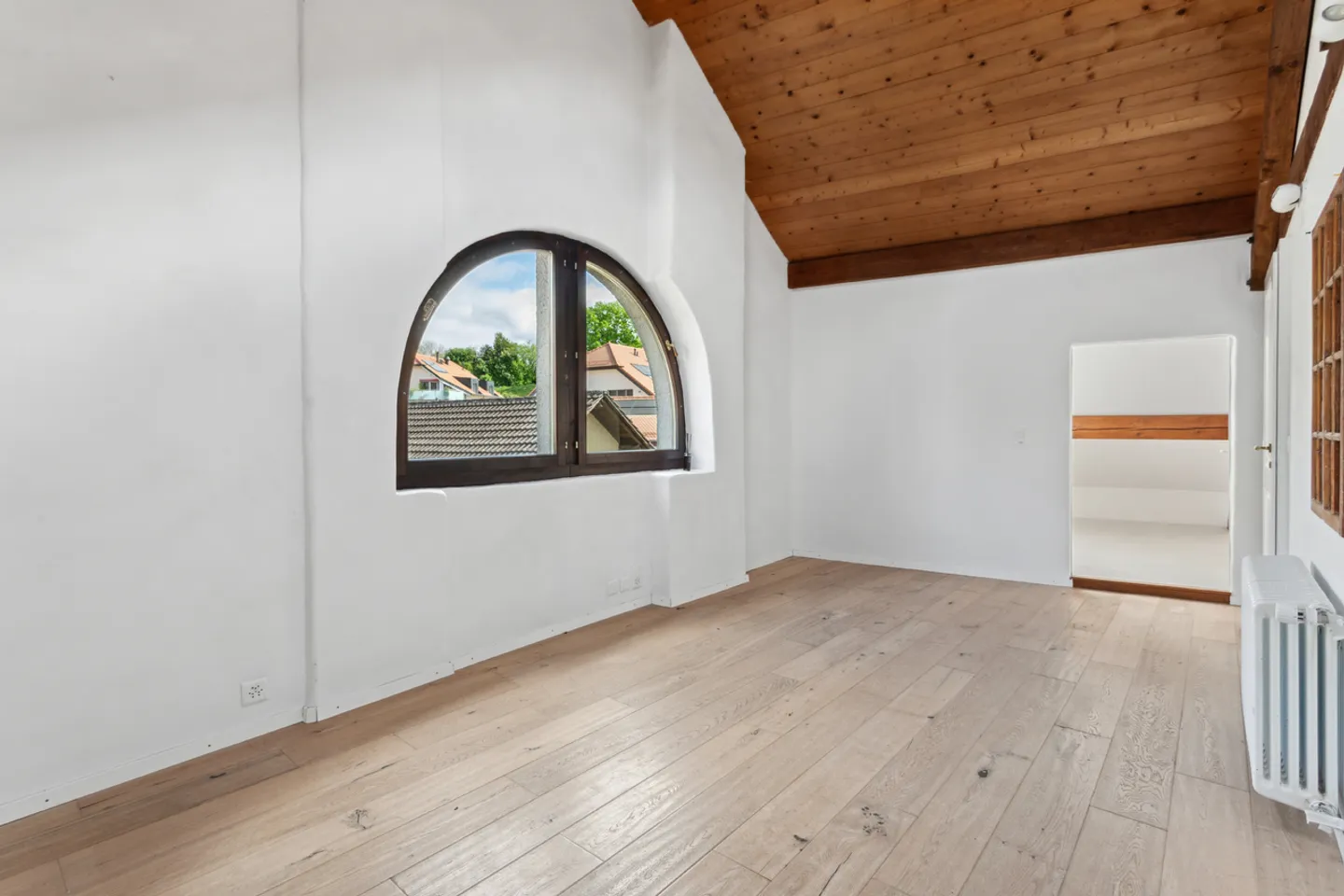 Former art gallery transformed into a spectacular and unique house - Photo 7 of 18