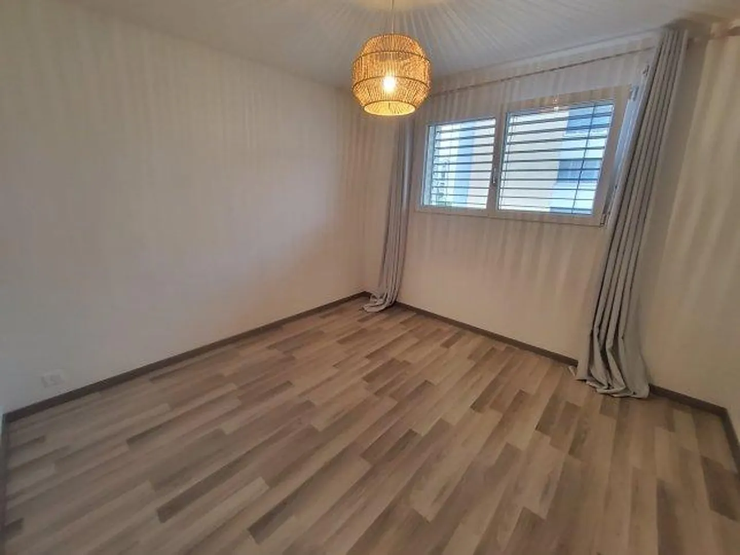 Modern 2.5 Room Apartment - Photo 3 of 4