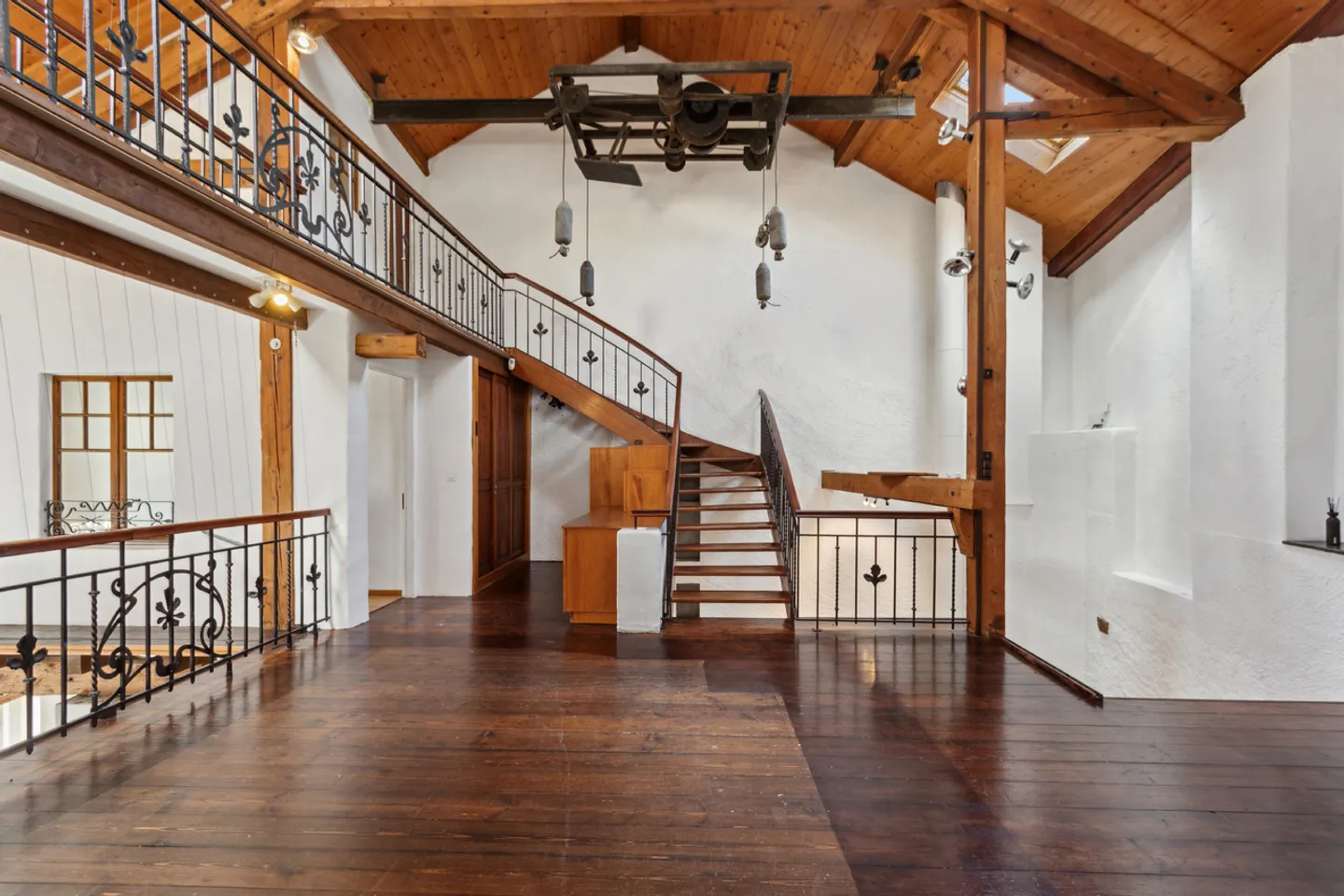 Former art gallery transformed into a spectacular and unique house - Photo 15 of 18