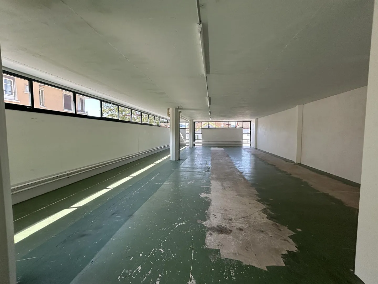 Commercial space in Lachen - Photo 2 of 4