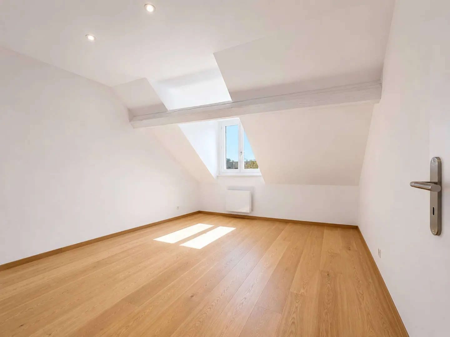Charming Attic Apartment - Photo 8 of 13