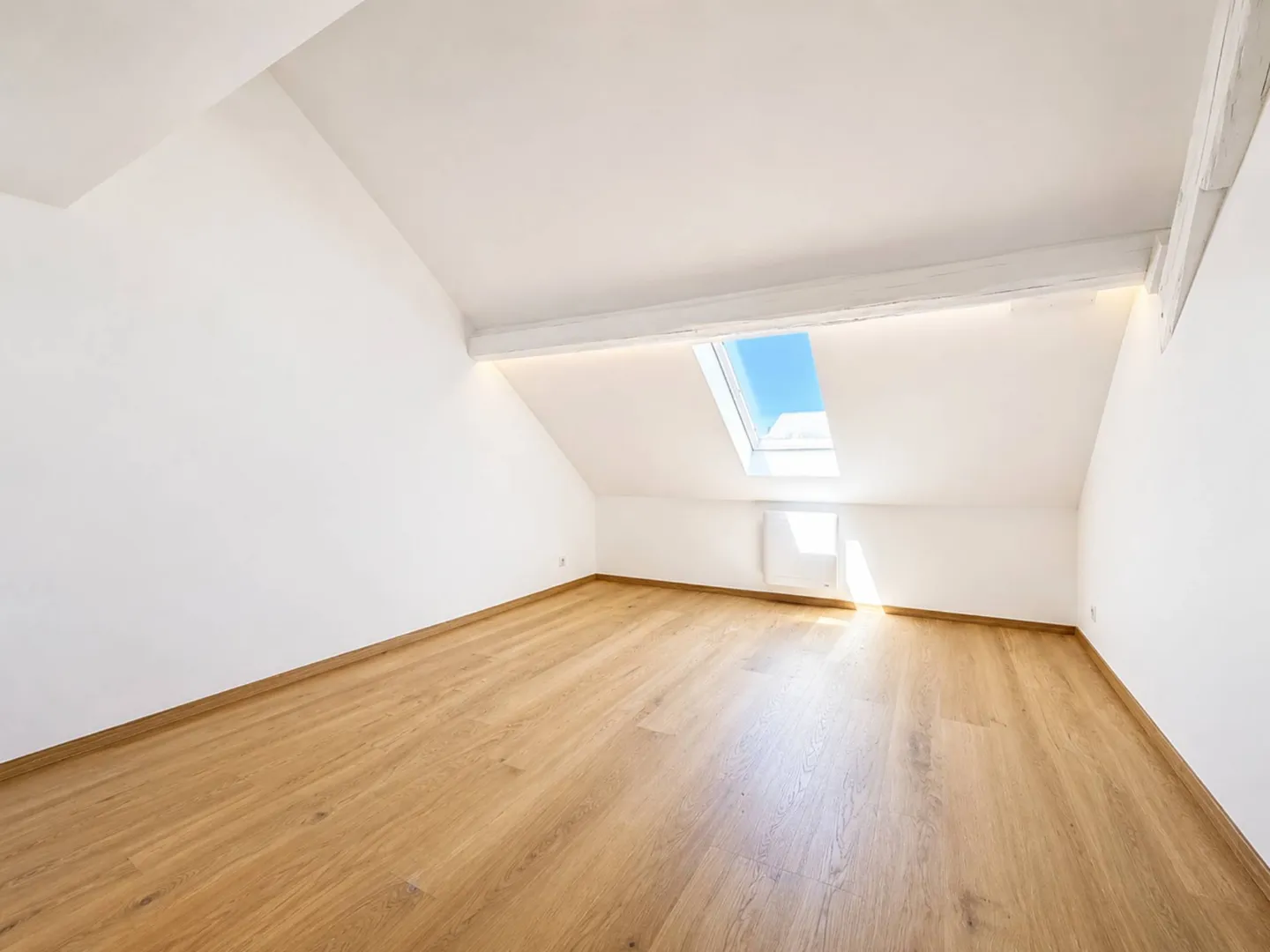 Charming Attic Apartment - Photo 11 of 13