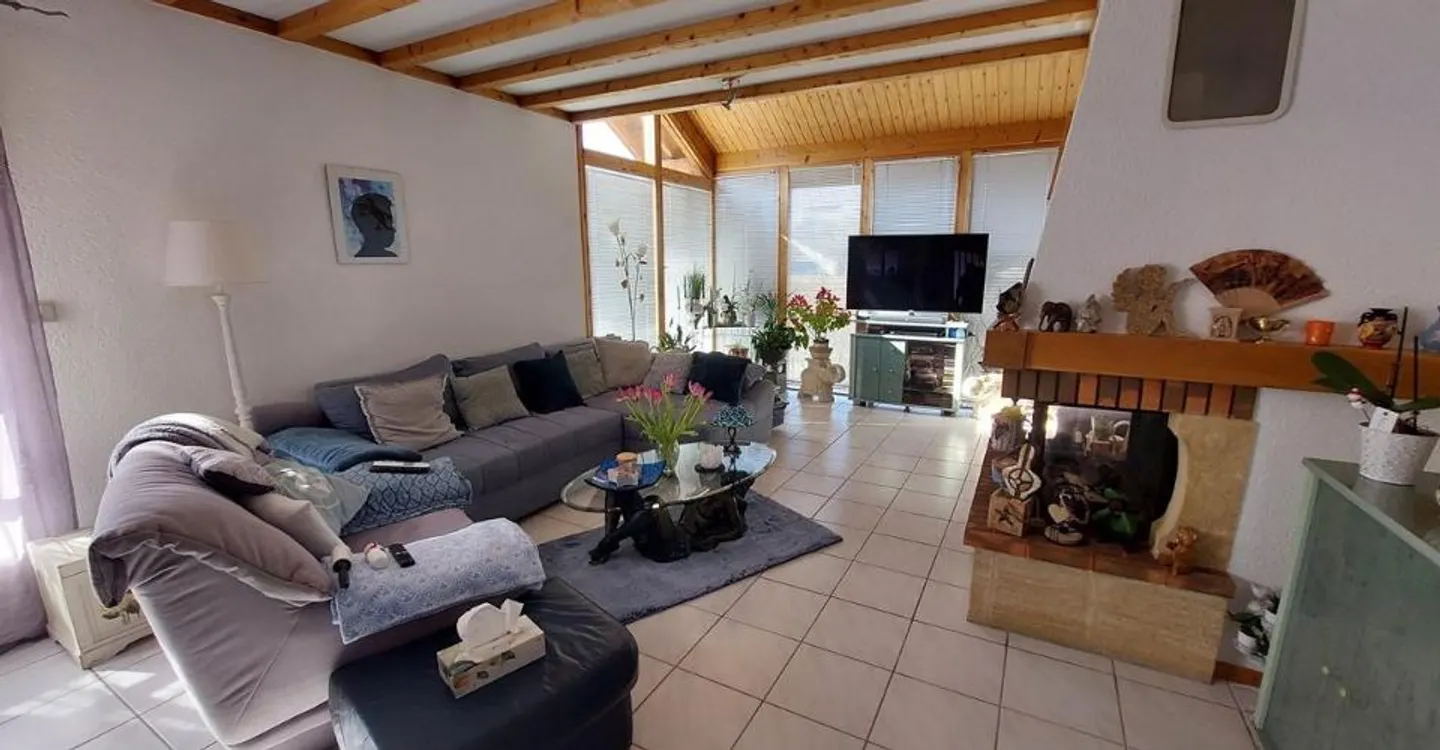 Individual villa composed of two independent apartments, with large private garden - Photo 5 of 12