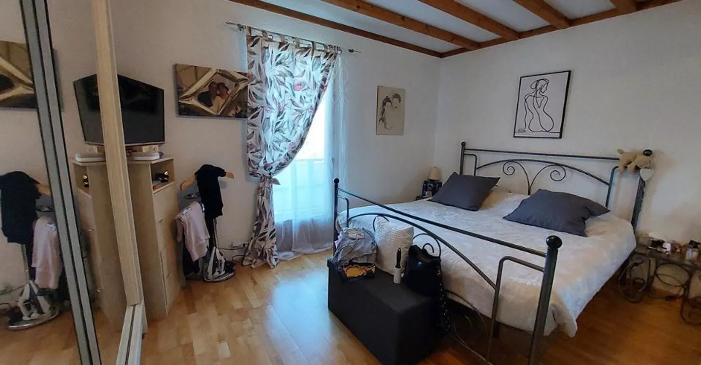 Individual villa composed of two independent apartments, with large private garden - Photo 7 of 12