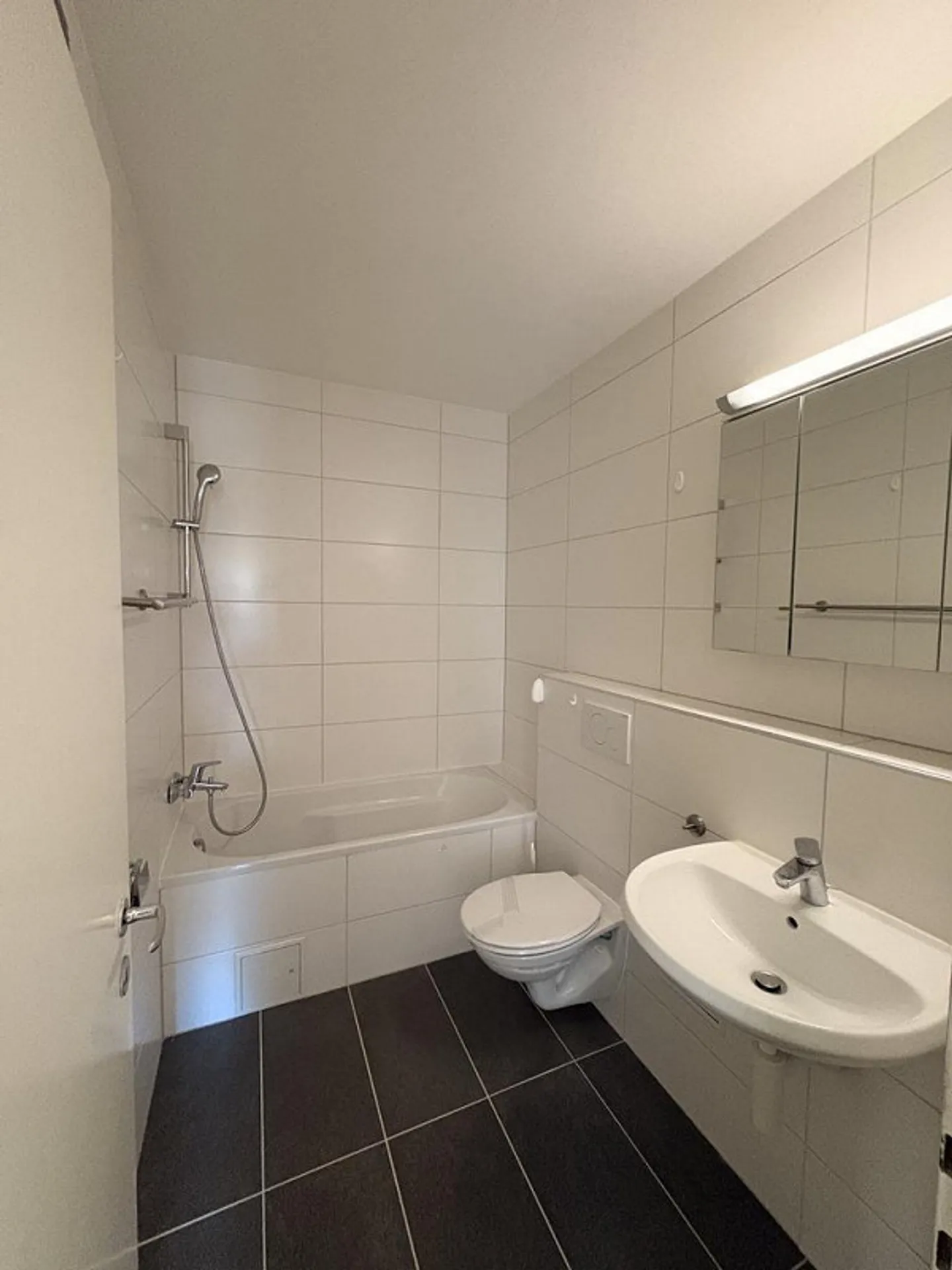 Appartement charmant au dernier étage avec un grand balcon - Photo 4 sur 5