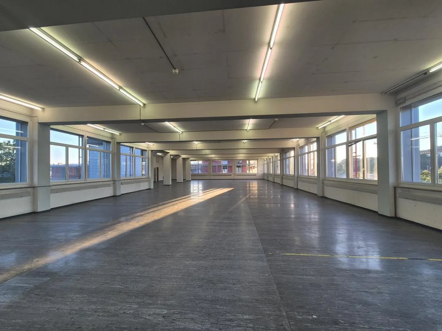Warehouse in Attractive Location - Photo 4 of 5