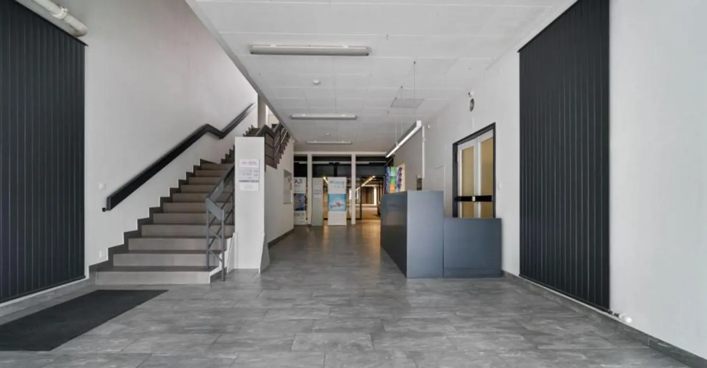 Moutier - im Forum - 1-Zimmer-Raum im Untergeschoss - Foto 6 von 6