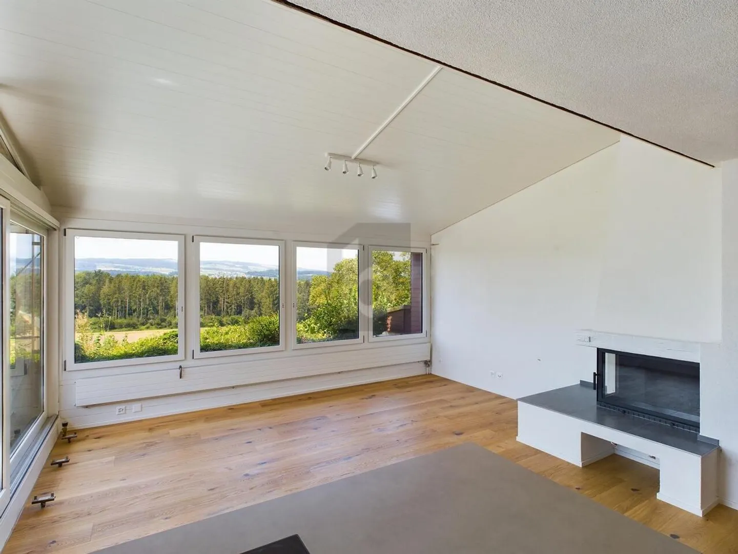 NEUWERTIG, MIT WUNDERSCHÖNER FERNSICHT - Foto 4 von 6