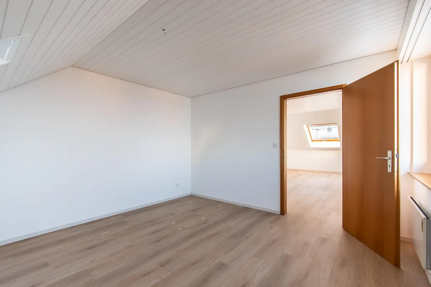 Appartamento soleggiato di 3,5 stanze con vista lago - Foto 5 di 13