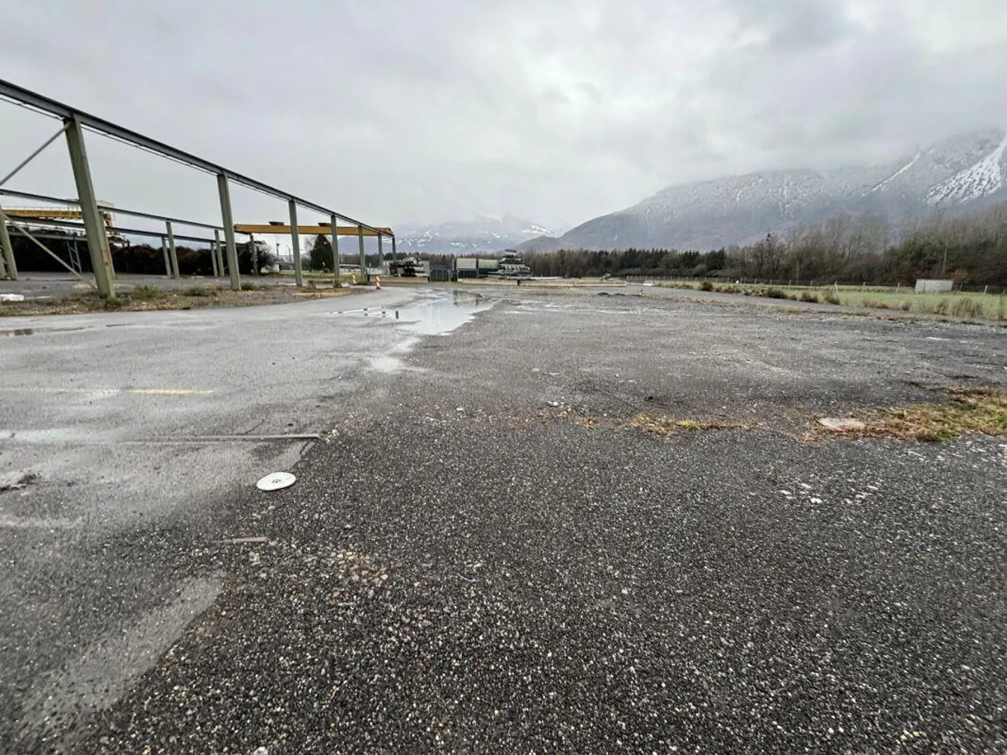 For rent from 180 to 8500 m2: HALLS; OFFICES; OPEN AND COVERED AREAS on industrial site. - Photo 13 of 13