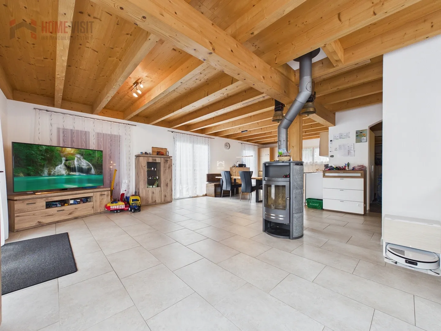 Affascinante Casa Indipendente in una Posizione Tranquilla e Familiare - Foto 4 di 20
