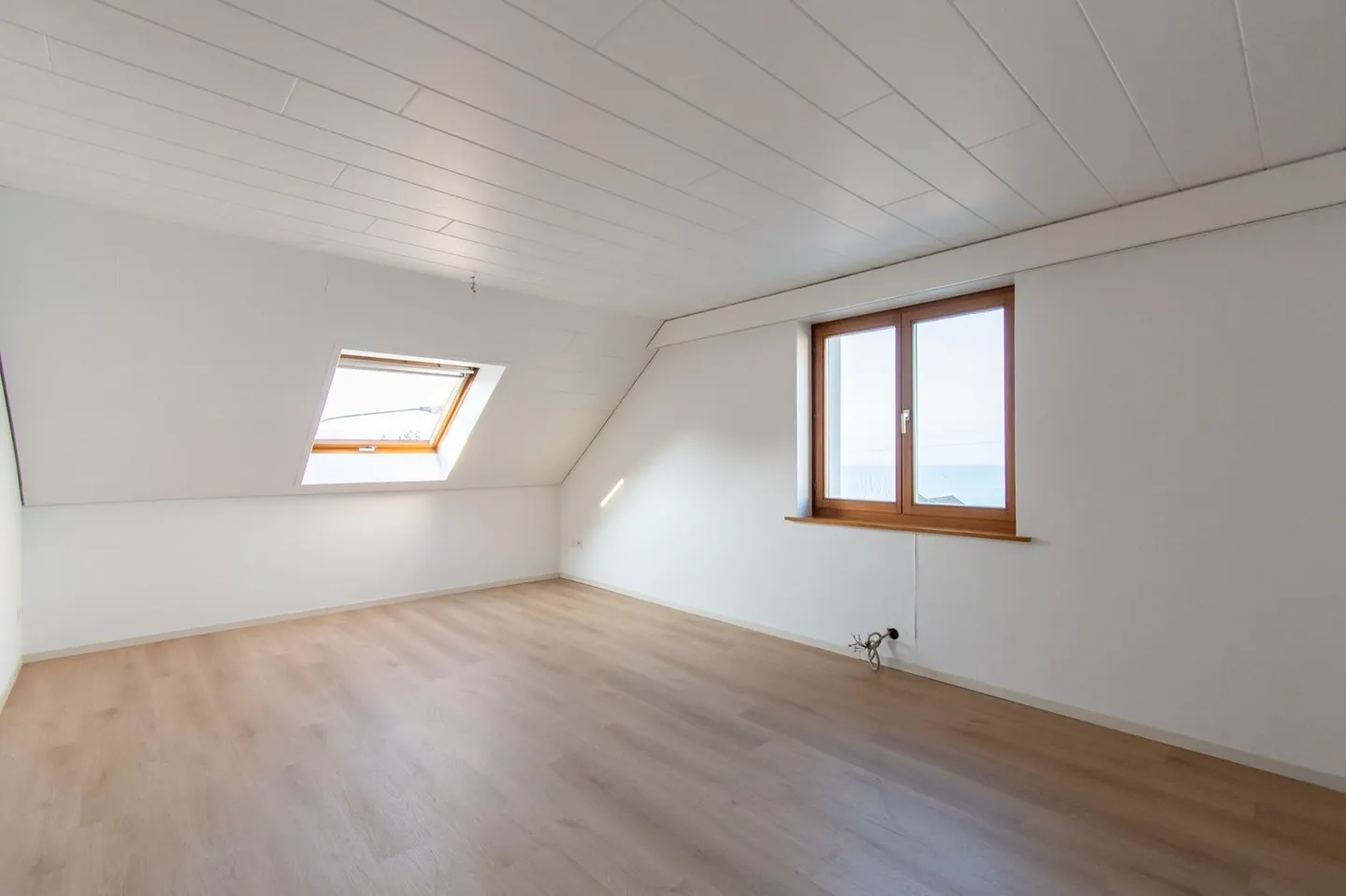Appartamento soleggiato di 3,5 stanze con vista lago - Foto 3 di 13