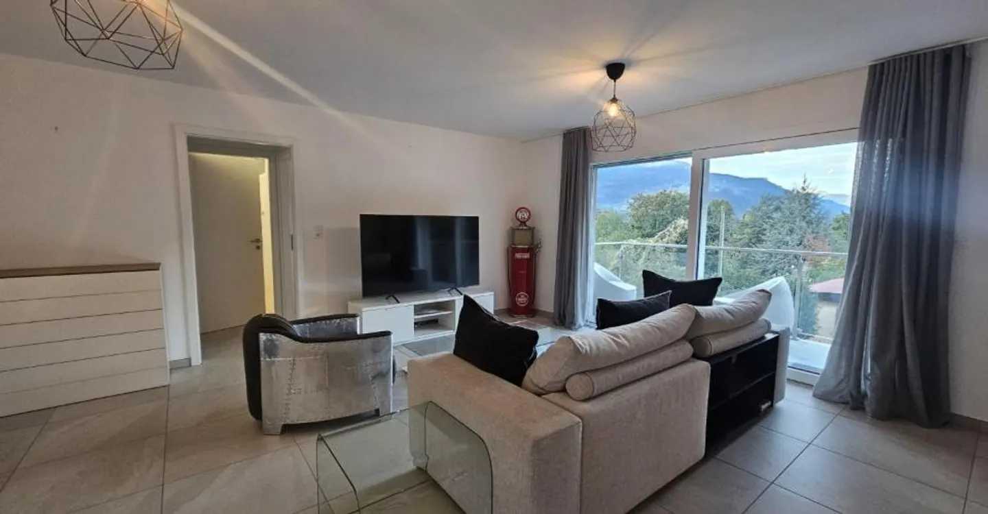 Elegant 2.5 Room Apartment - Photo 2 of 6