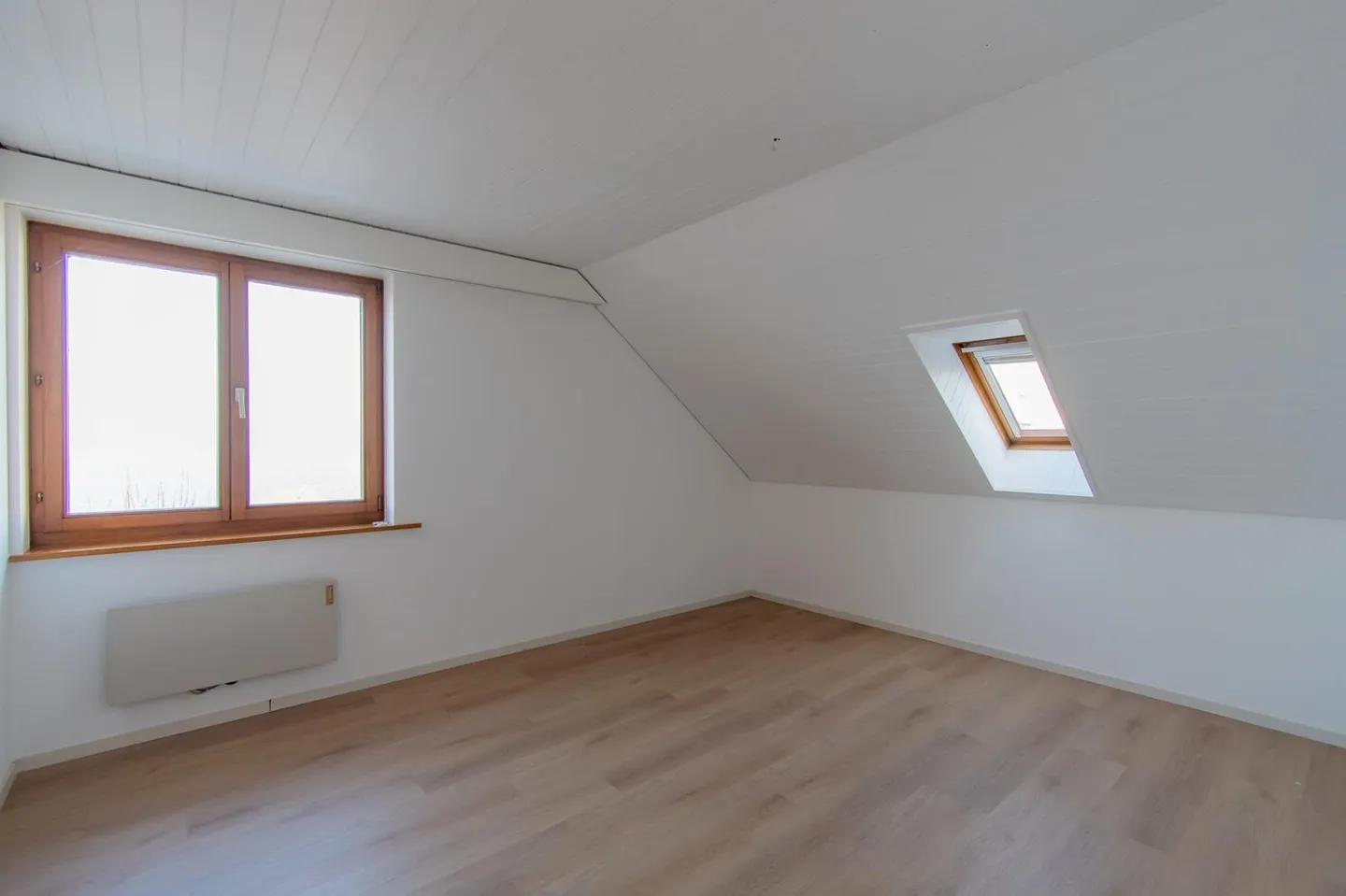 Appartamento soleggiato di 3,5 stanze con vista lago - Foto 7 di 13
