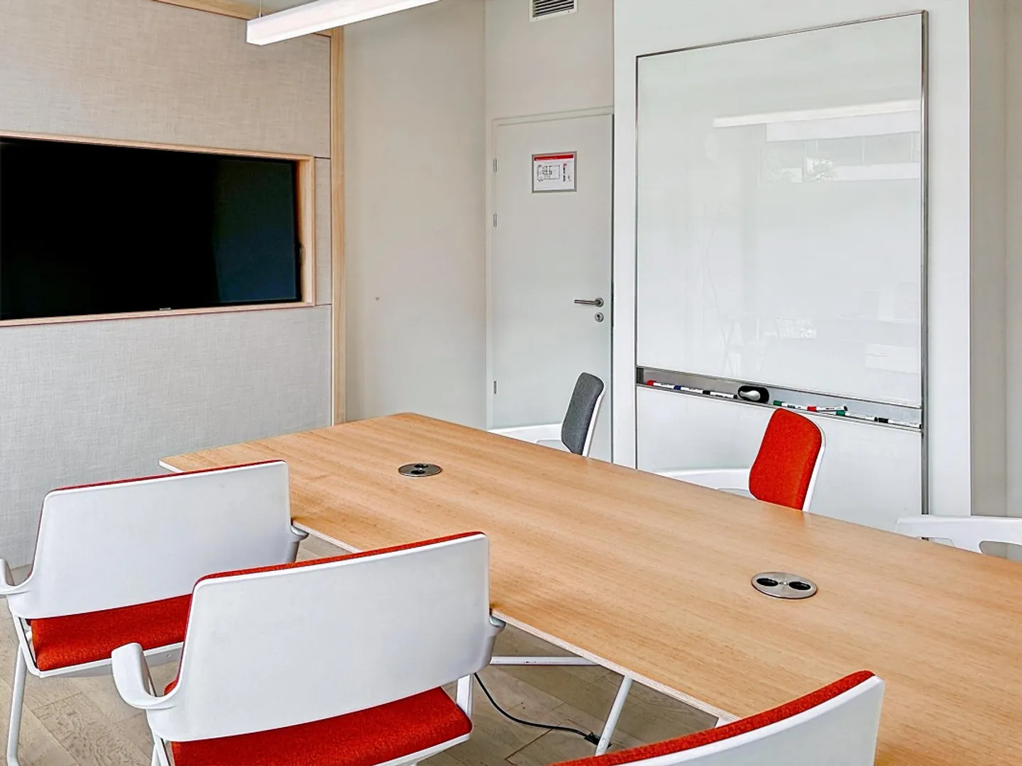 Spazio ufficio privato per 4 persone presso Regus Airport - Foto 10 di 15