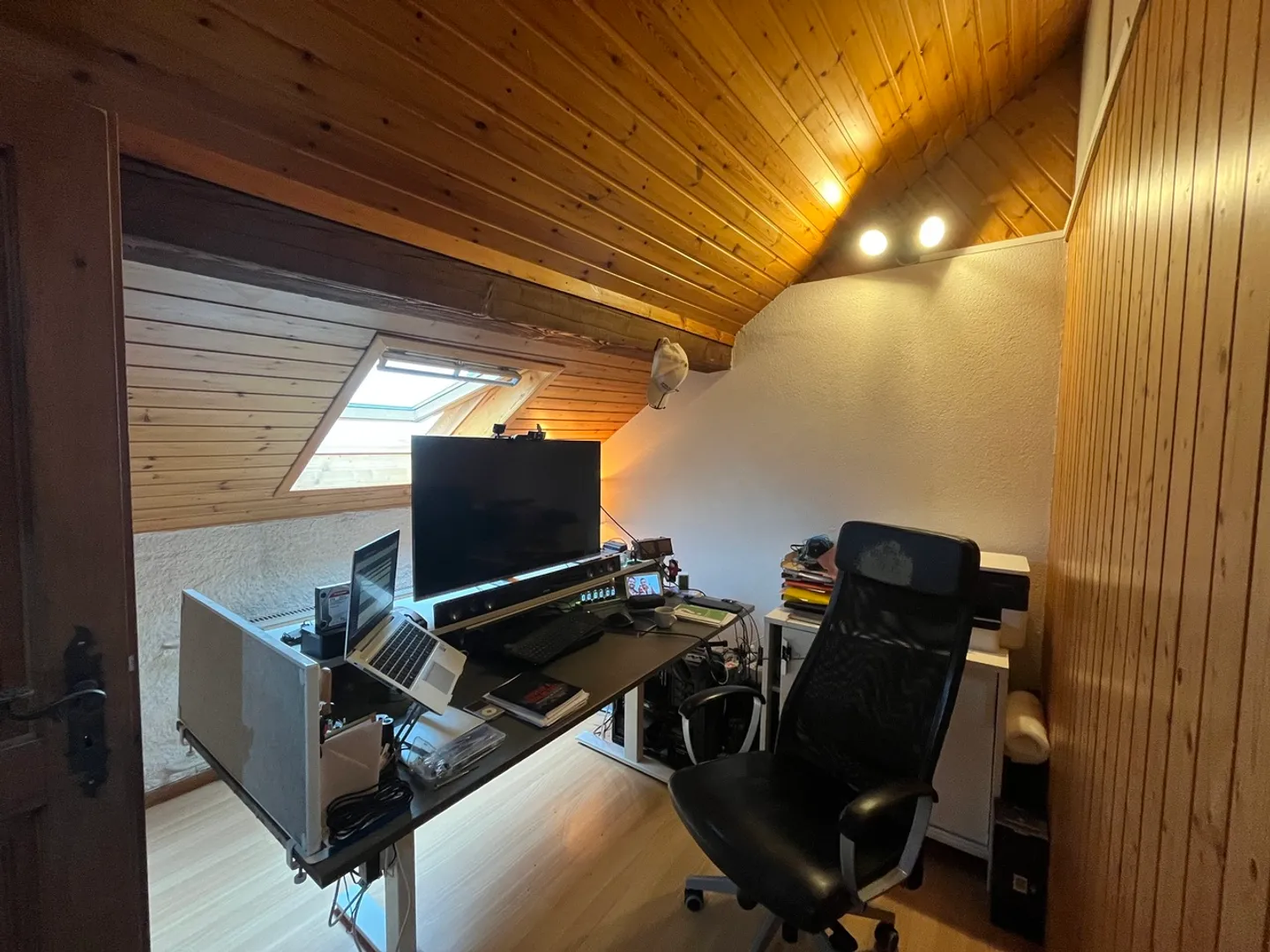 Appartement de quatre pièces dans les combles - Photo 7 sur 9