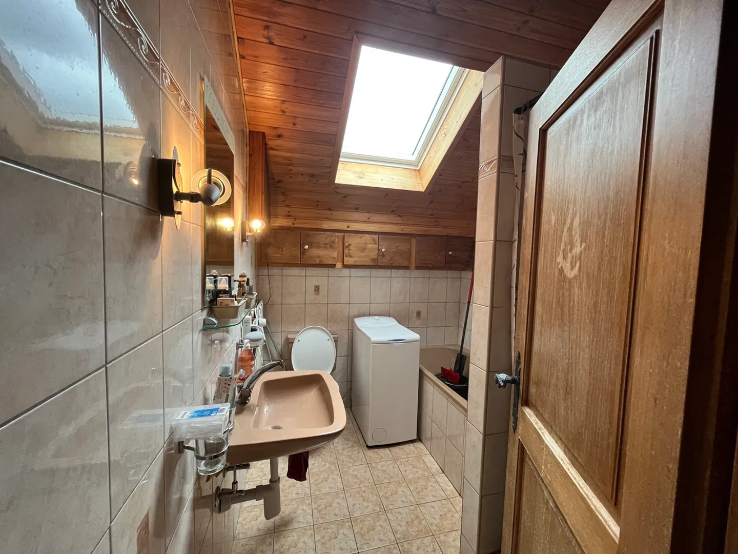 Appartement de quatre pièces dans les combles - Photo 9 sur 9