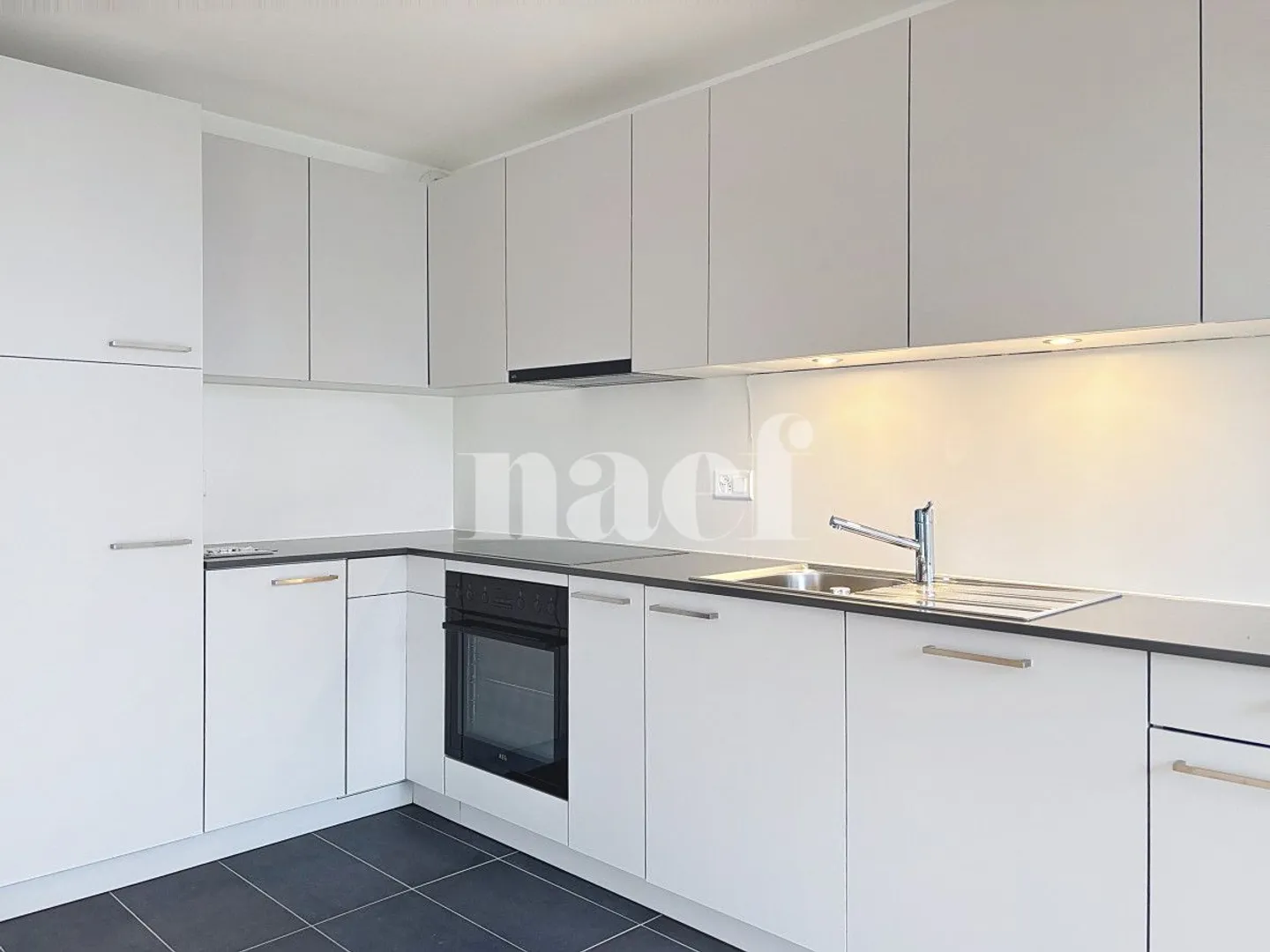 3.5 Room Apartment - Photo 2 of 7