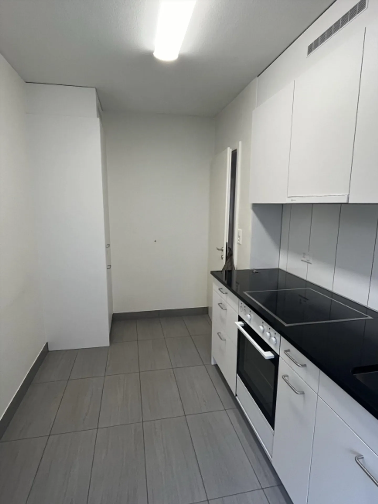 RENT WITHOUT DEPOSIT - Living in the city center - Photo 4 of 9
