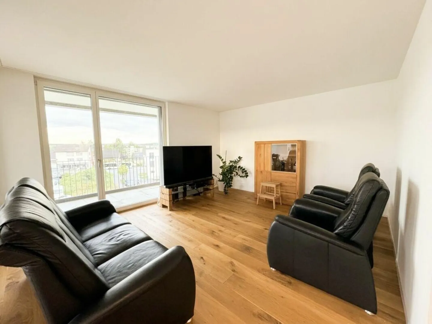 Appartement de 4,5 pièces de haute qualité avec grand balcon - Photo 9 sur 9
