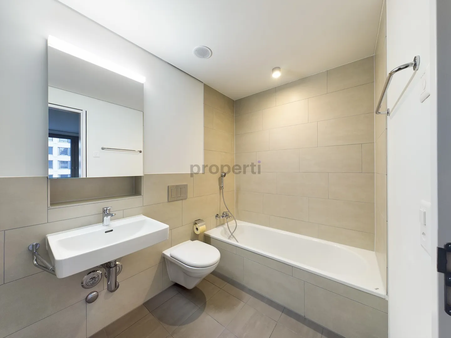 Appartement spacieux de 4,5 pièces dans un emplacement central à Zurich-Leutschenbach - Photo 6 sur 11