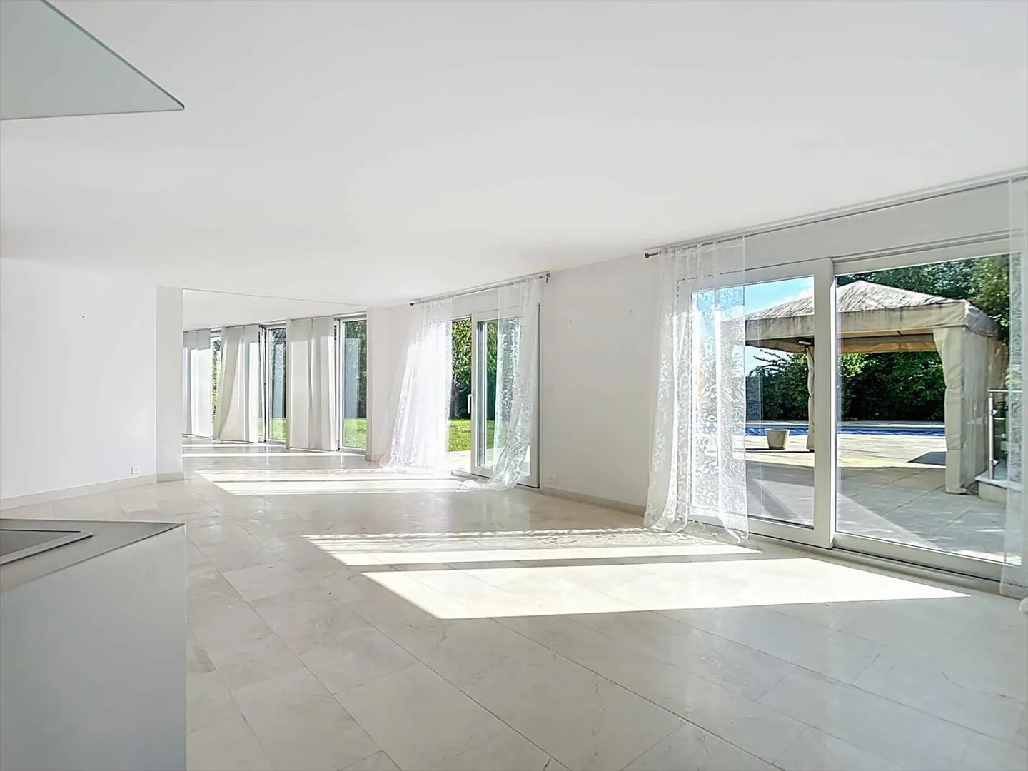 Casa al piano terra spaziosa in stile unifamiliare con piscina riscaldata vicino all'ISL - Foto 2 di 13