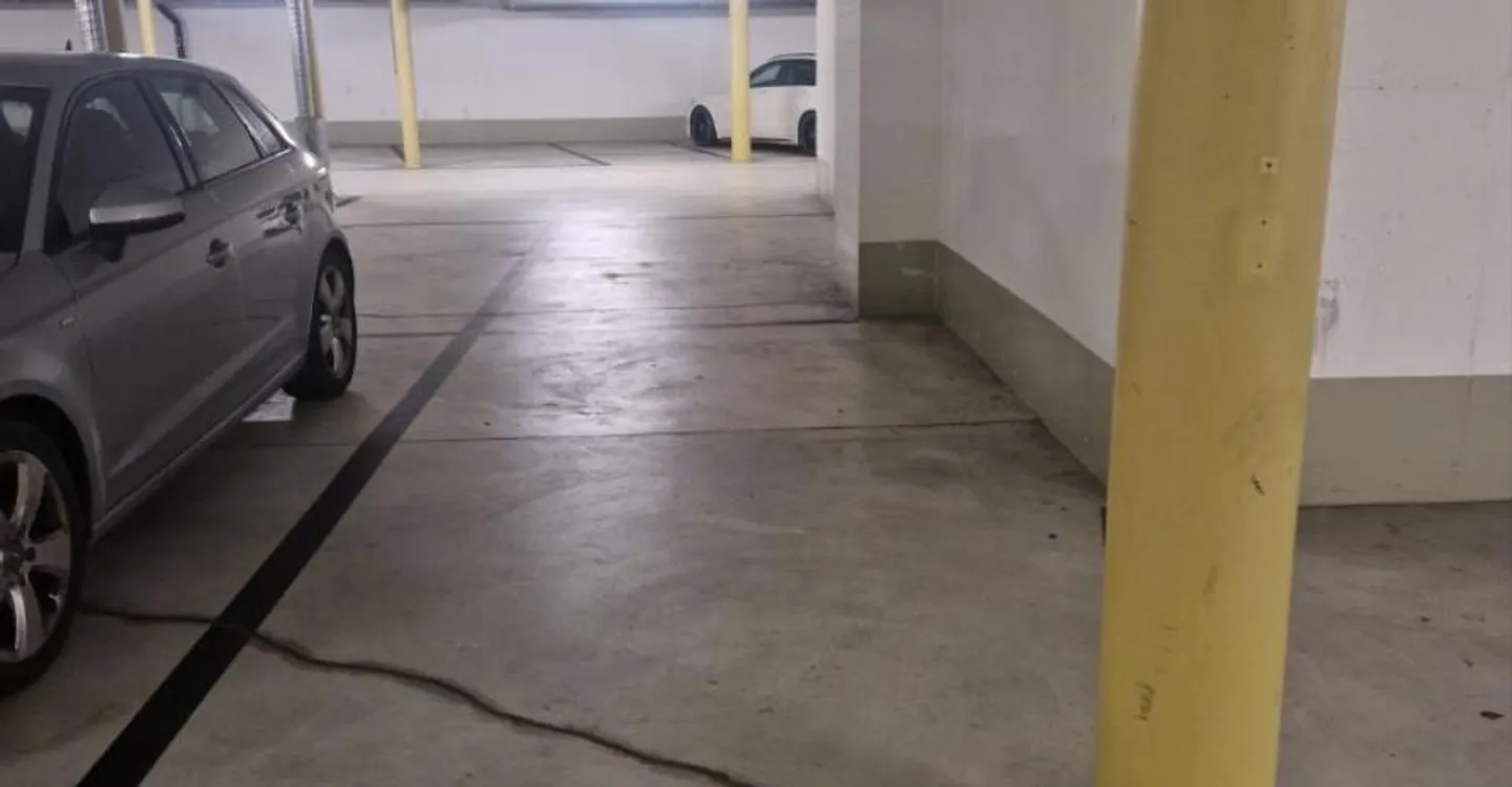 Einstellplatz für kleines Fahrzeug im Parkhaus Neuwiesen zu vermieten - Foto 2 di 2