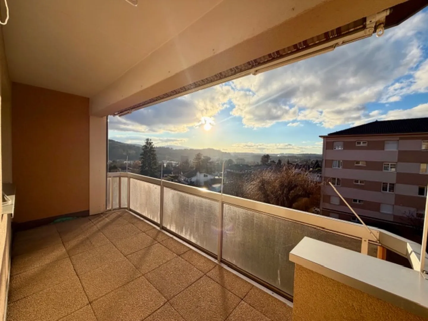 Helle 3,5-Zimmer-Wohnung mit 2 Parkplätzen - Foto 9 von 10