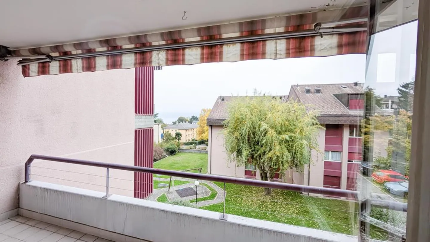 3,5 Zimmer, 81m2, 1. Stock, teilweiser Seeblick, hauts de Pully, 5 Minuten Autobahn - Foto 2 von 11