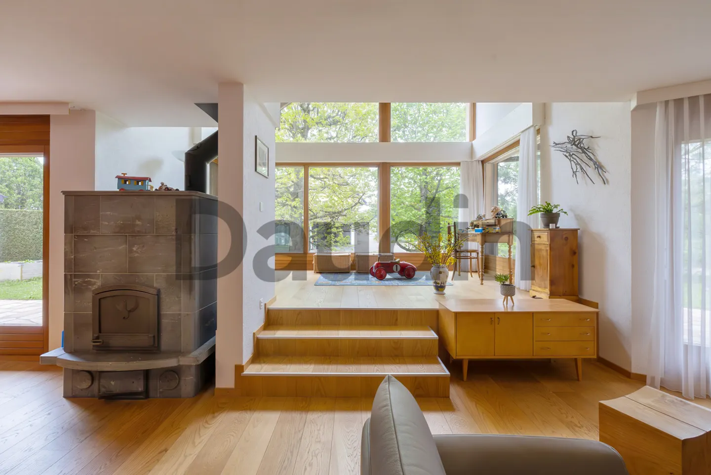 Charming Family Home in Arnex-sur-Nyon - Photo 3 of 8