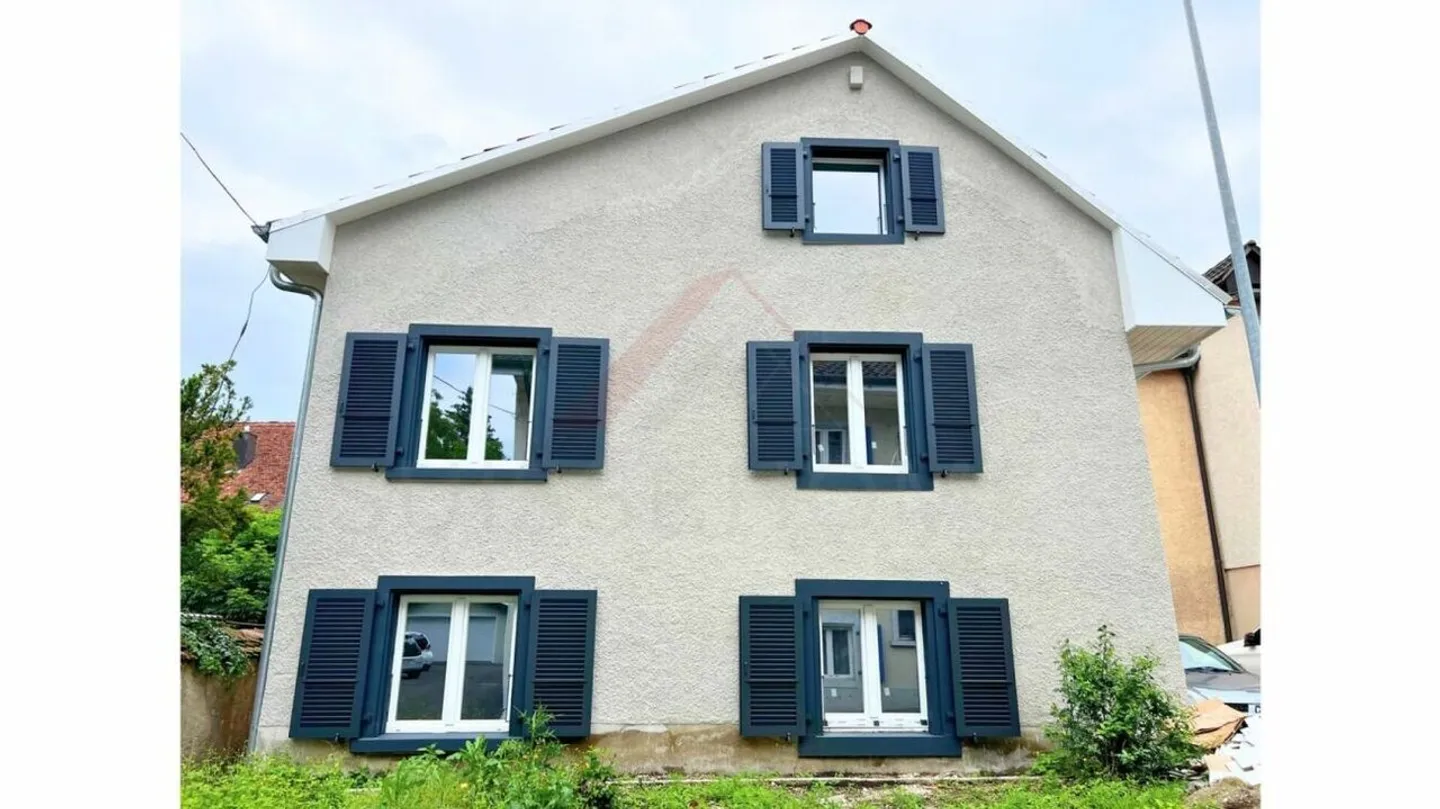 Casa multifamiliare ristrutturata con tre appartamenti nel cuore di Courrendlin - Foto 6 di 6