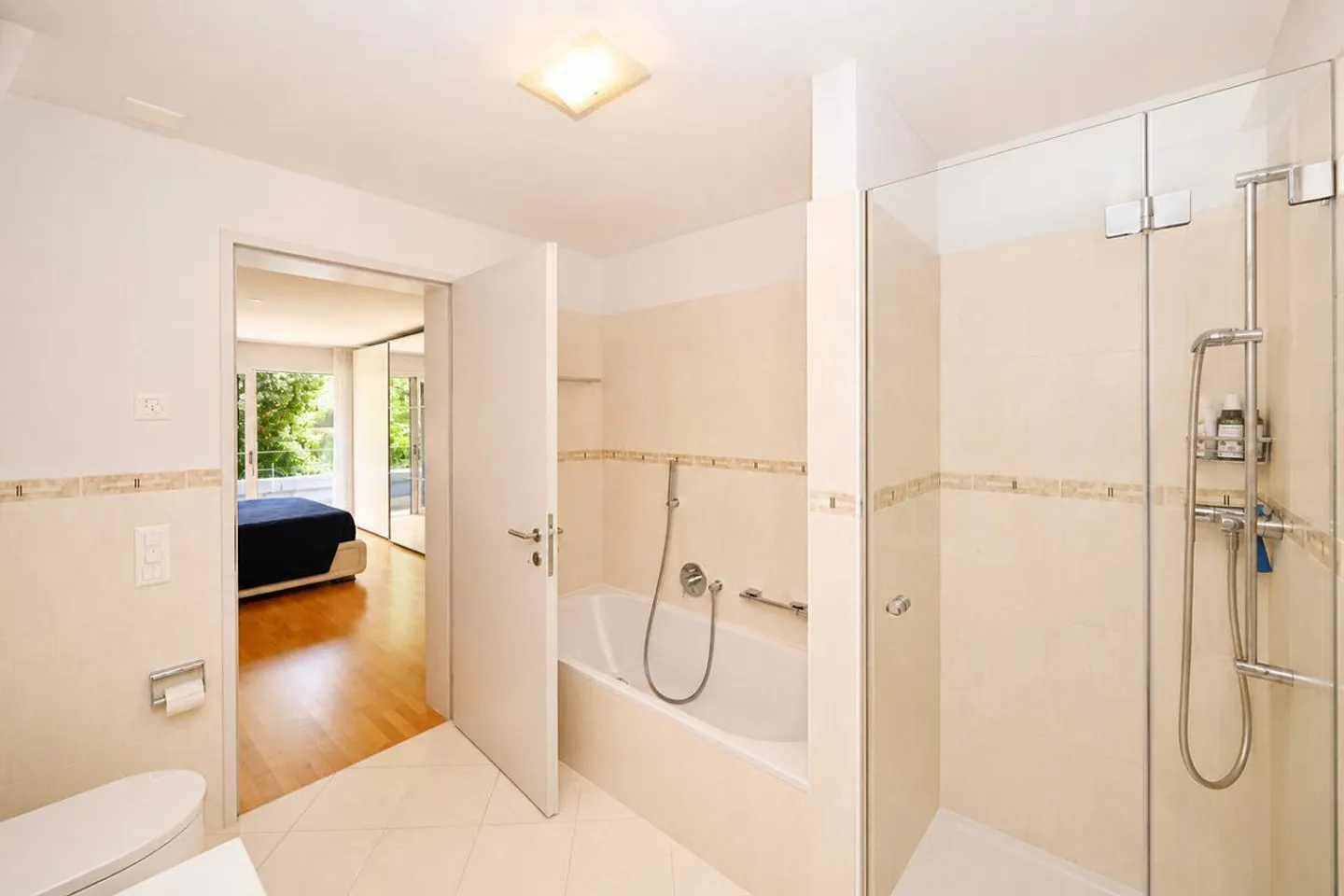 Appartement spacieux et tranquille dans un immeuble moderne à quelques pas du lac - Photo 11 sur 18