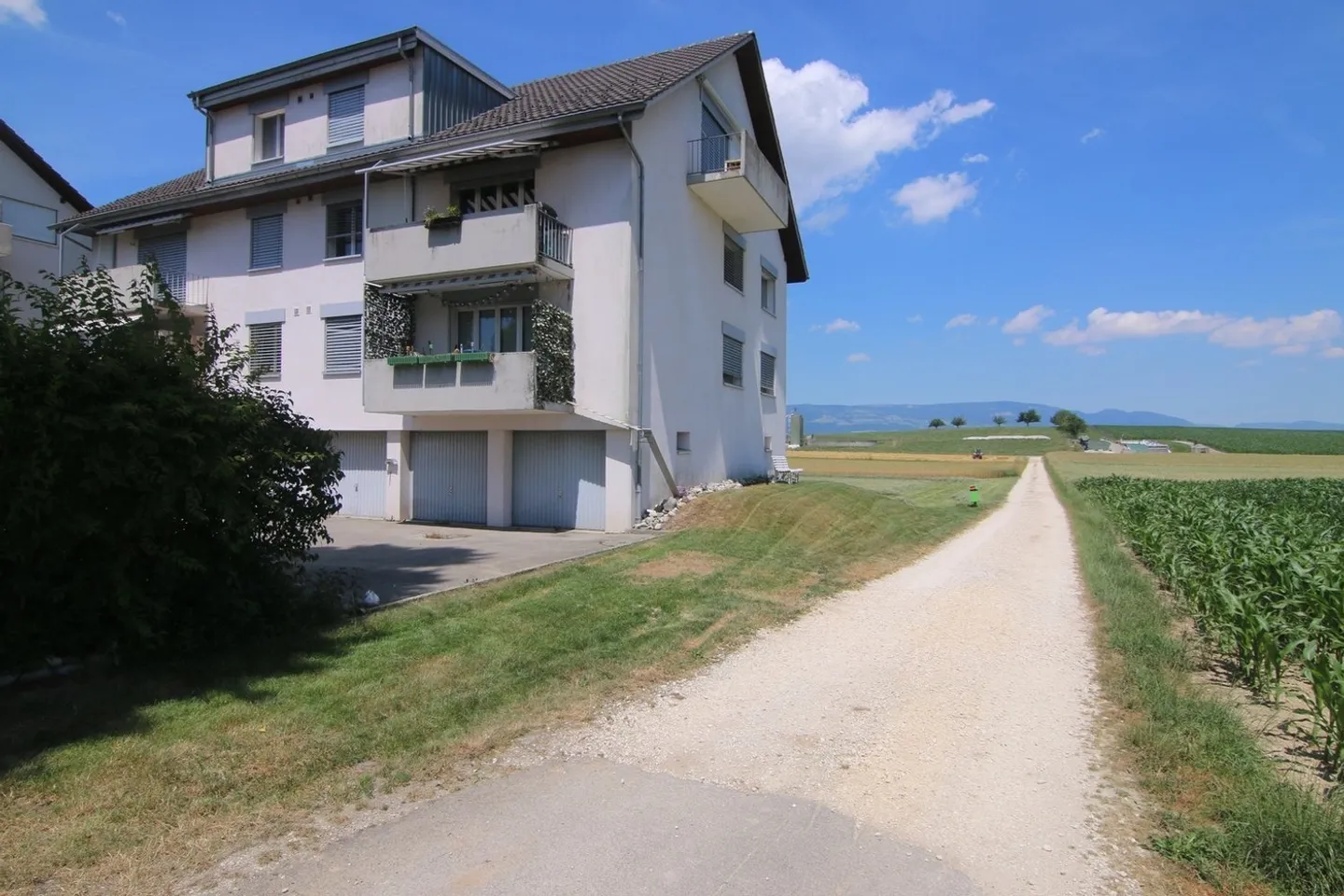 Helle 4-Zimmerwohnung in der Natur - Foto 1 von 8