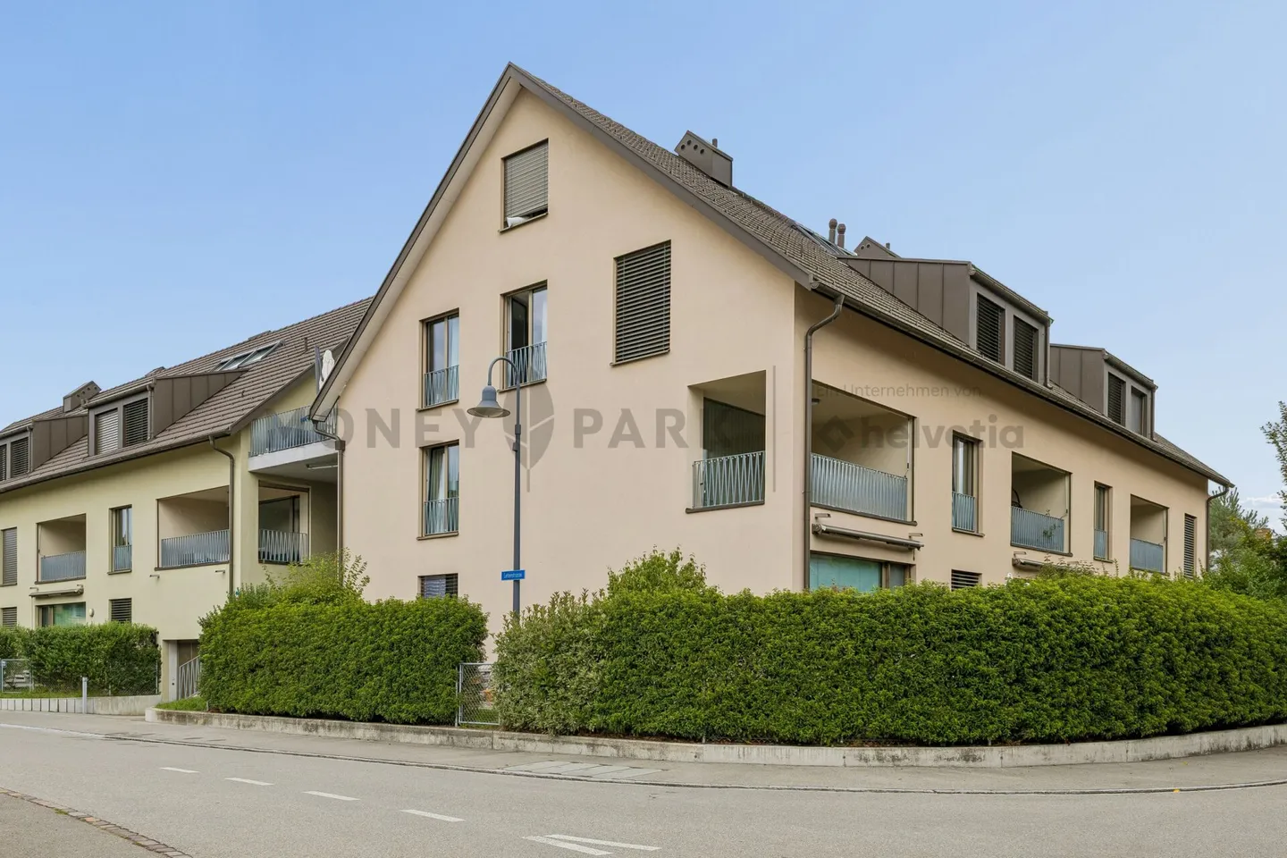 Modern 3.5-room maisonette with private garden - Photo 1 of 13